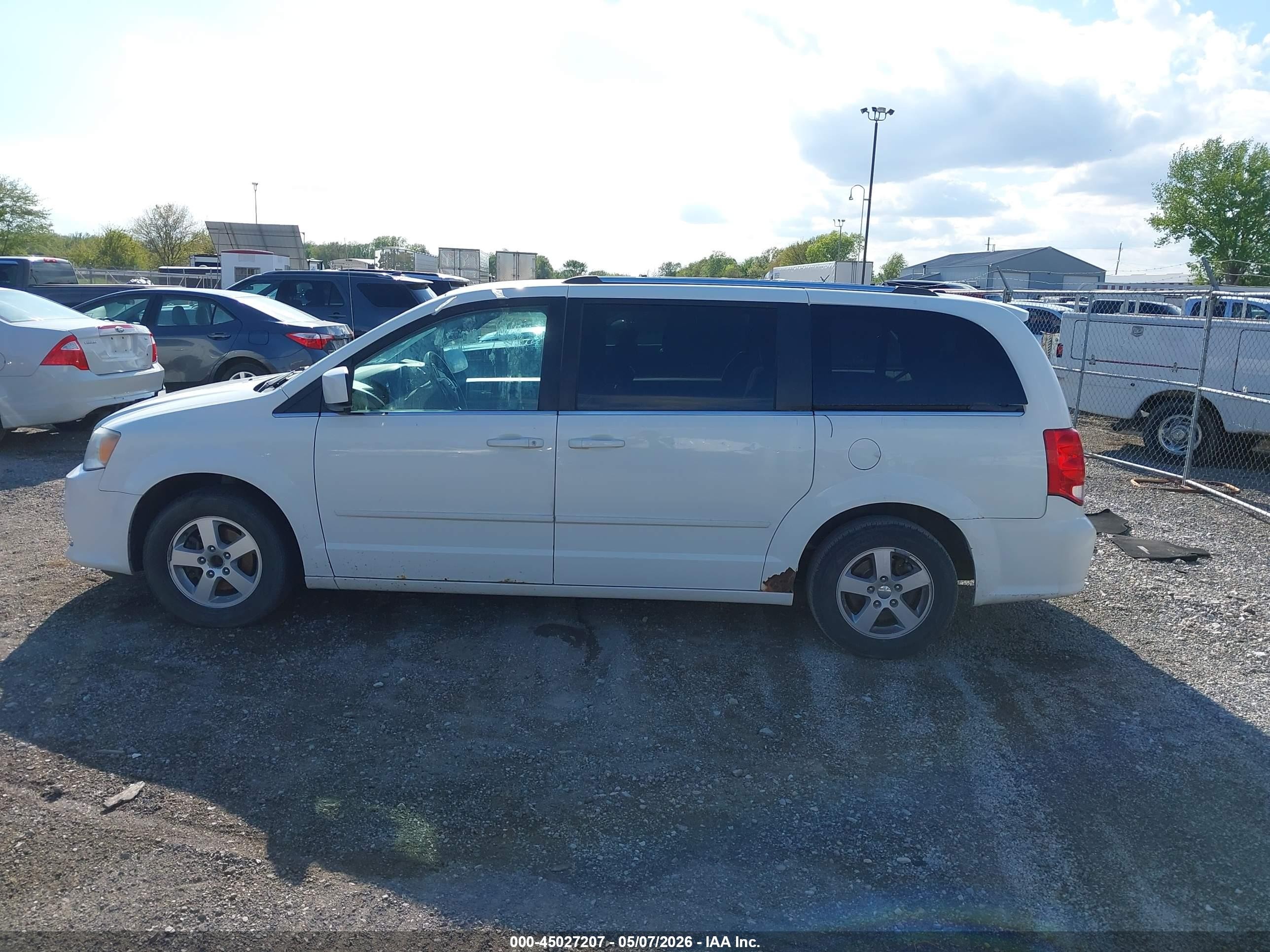 2011 Dodge Grand Caravan Crew White vin: 2D4RN5DGXBR756170