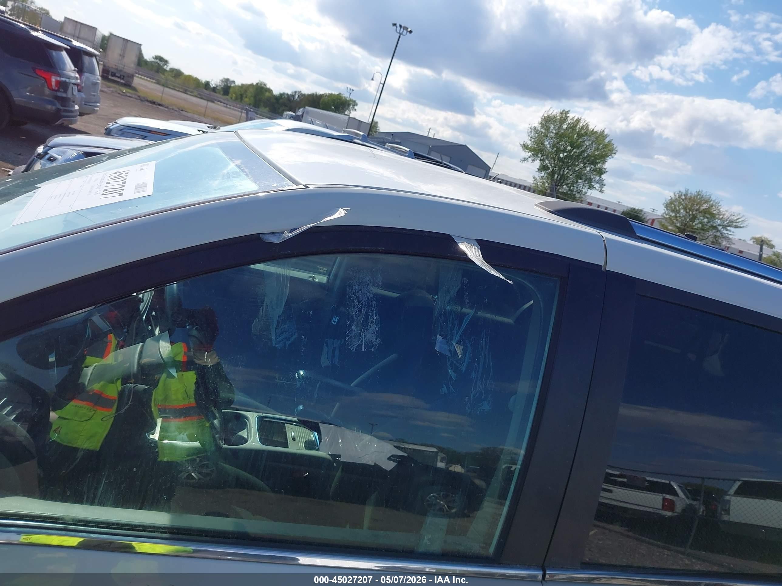 2011 Dodge Grand Caravan Crew White vin: 2D4RN5DGXBR756170