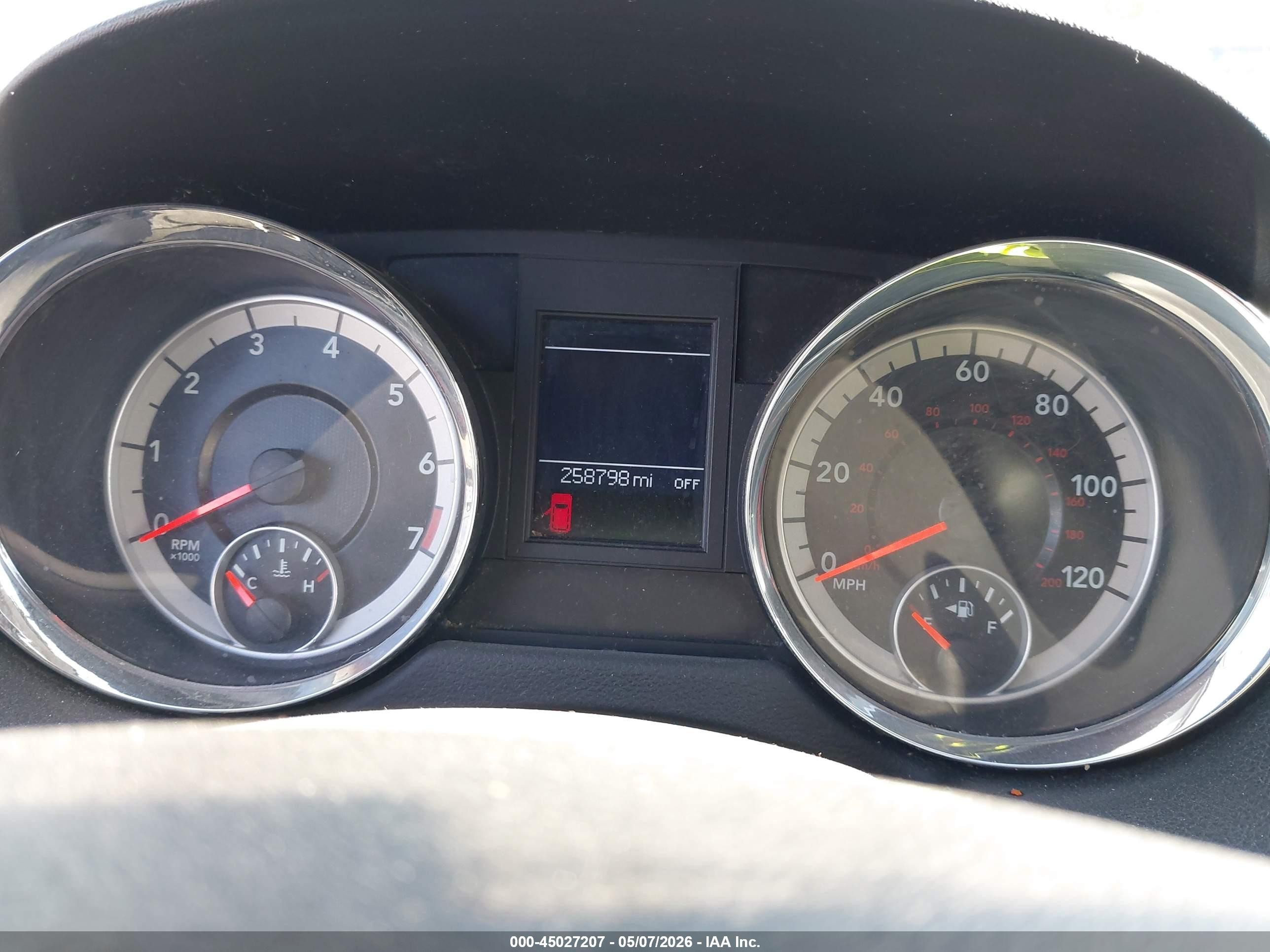 2011 Dodge Grand Caravan Crew White vin: 2D4RN5DGXBR756170