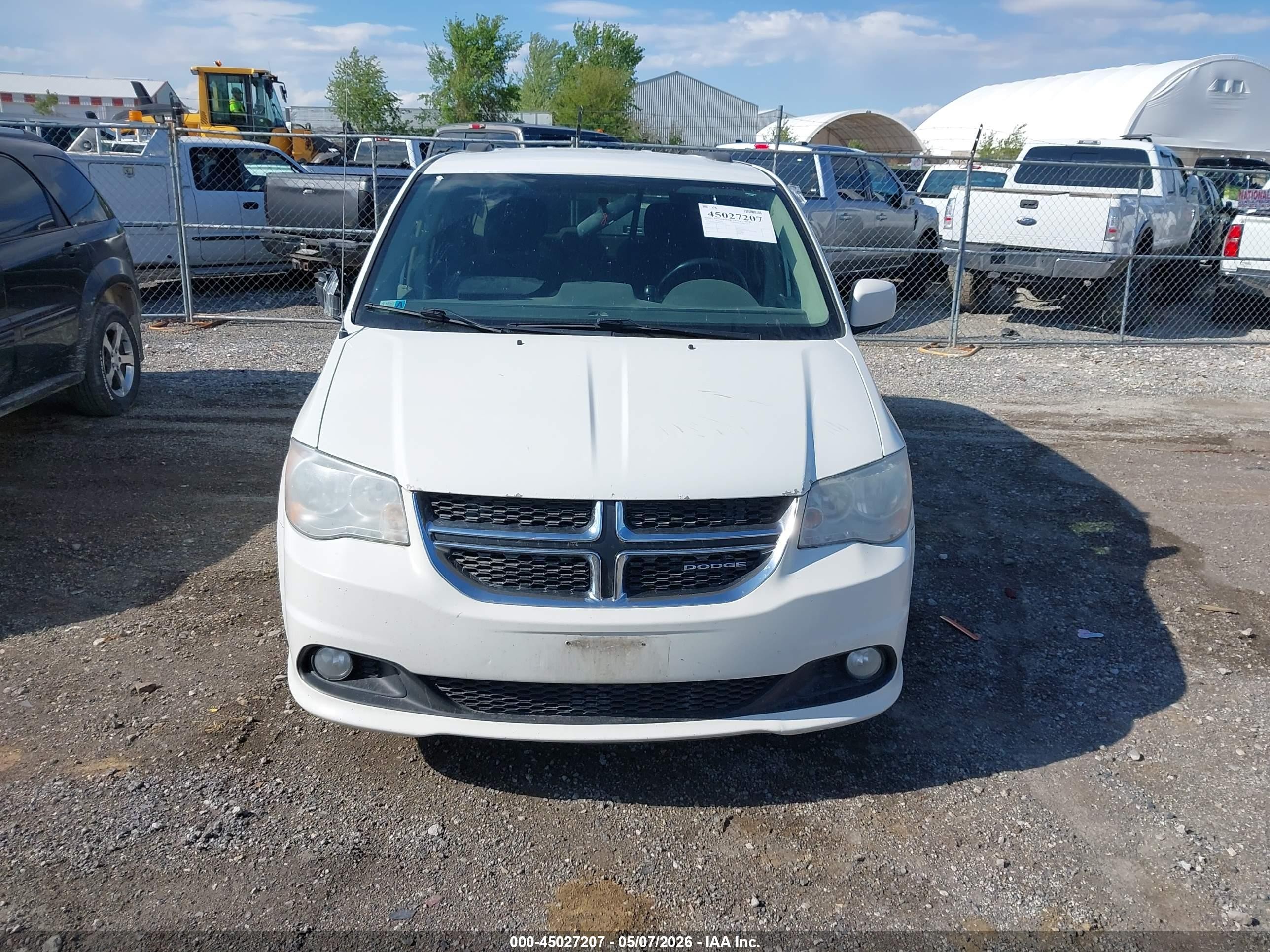 2011 Dodge Grand Caravan Crew White vin: 2D4RN5DGXBR756170