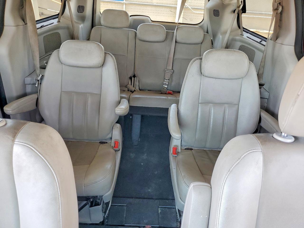 2010 Dodge Grand Caravan Sxt Maroon vin: 2D4RN5DX0AR419005