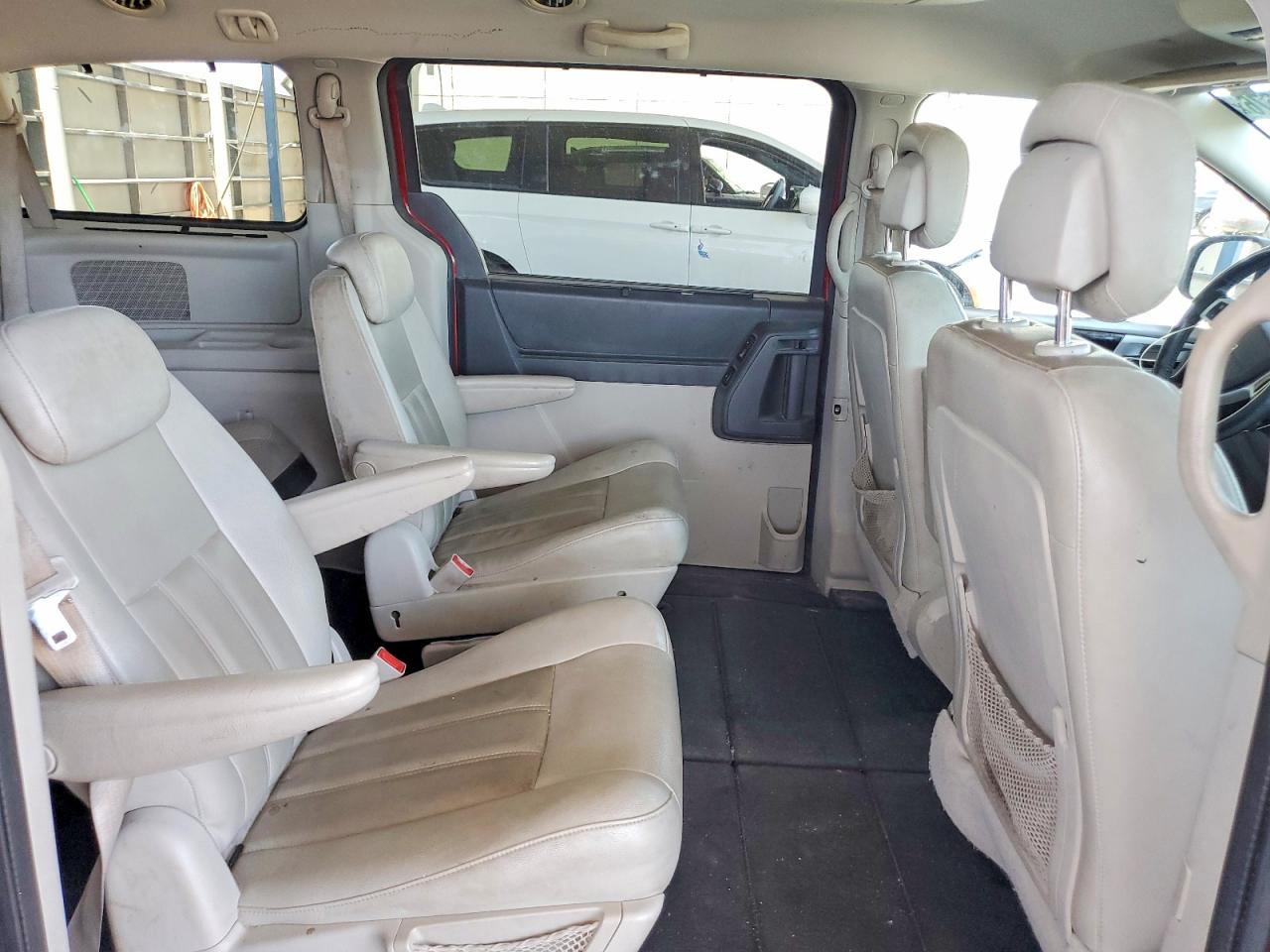 2010 Dodge Grand Caravan Sxt Maroon vin: 2D4RN5DX0AR419005