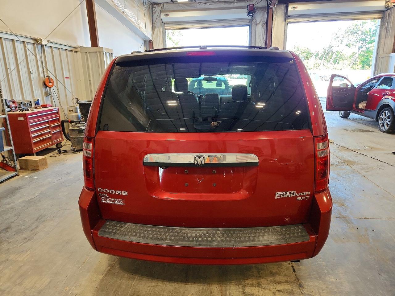 2010 Dodge Grand Caravan Sxt Red vin: 2D4RN5DX3AR124853