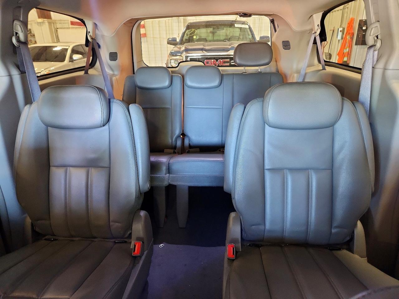 2010 Dodge Grand Caravan Sxt Red vin: 2D4RN5DX3AR124853