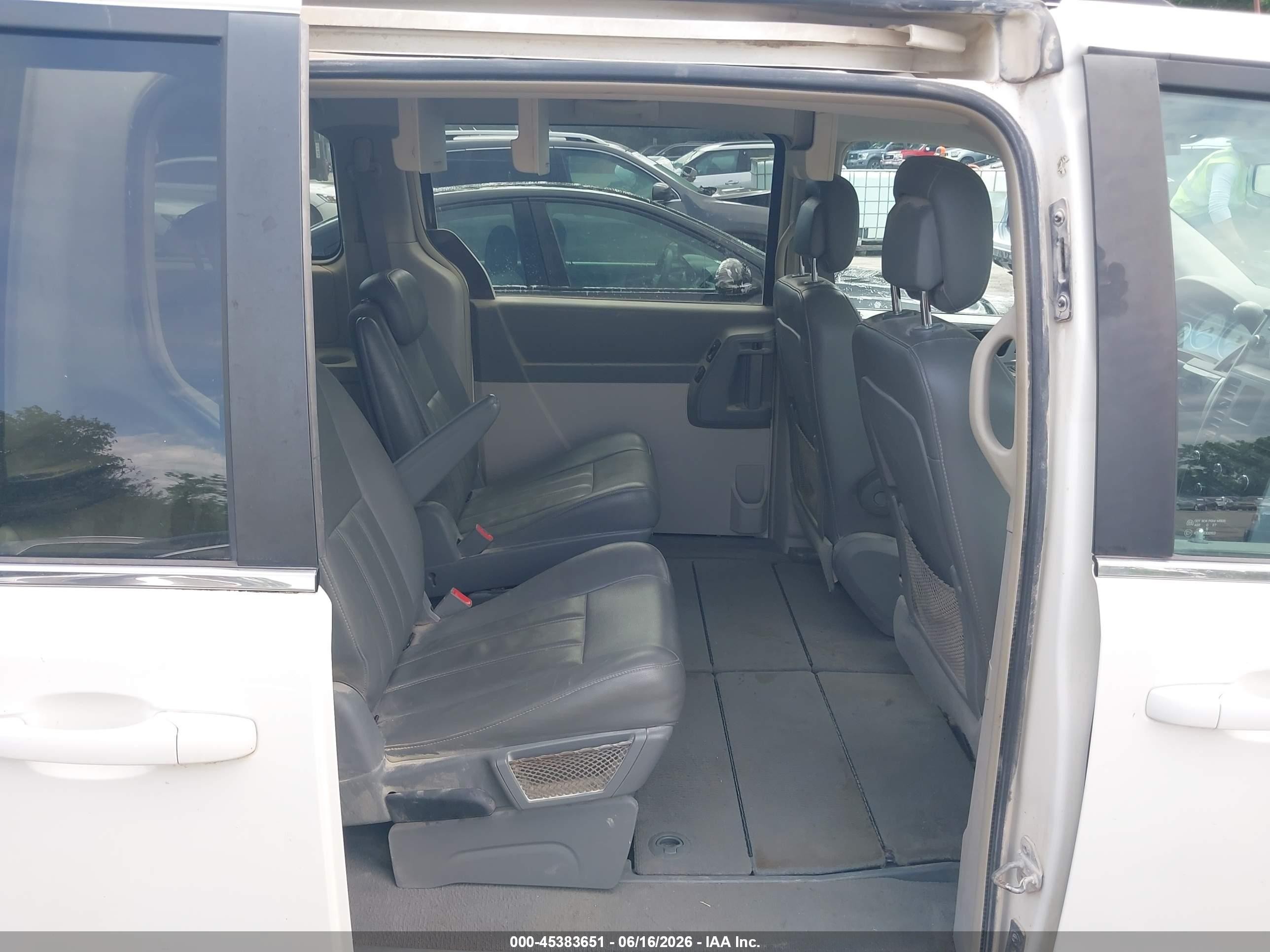 2010 Dodge Grand Caravan Sxt White vin: 2D4RN5DX3AR290225