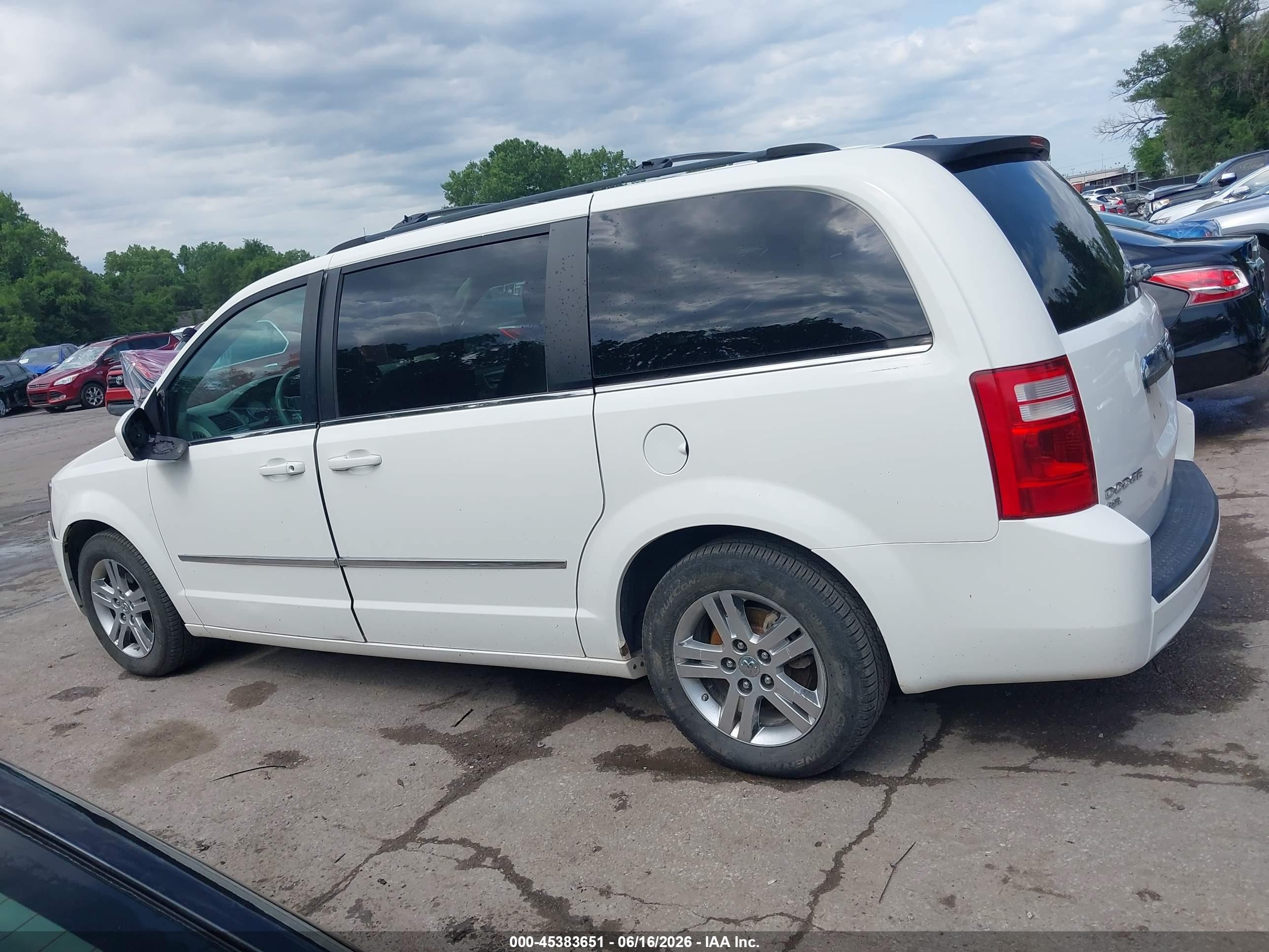 2010 Dodge Grand Caravan Sxt White vin: 2D4RN5DX3AR290225