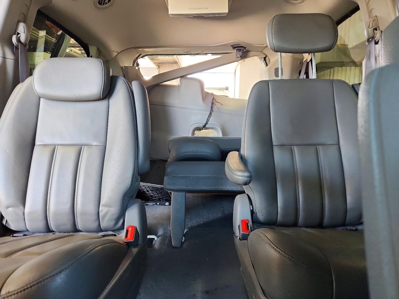 2010 Dodge Grand Caravan Sxt White vin: 2D4RN5DX4AR147834