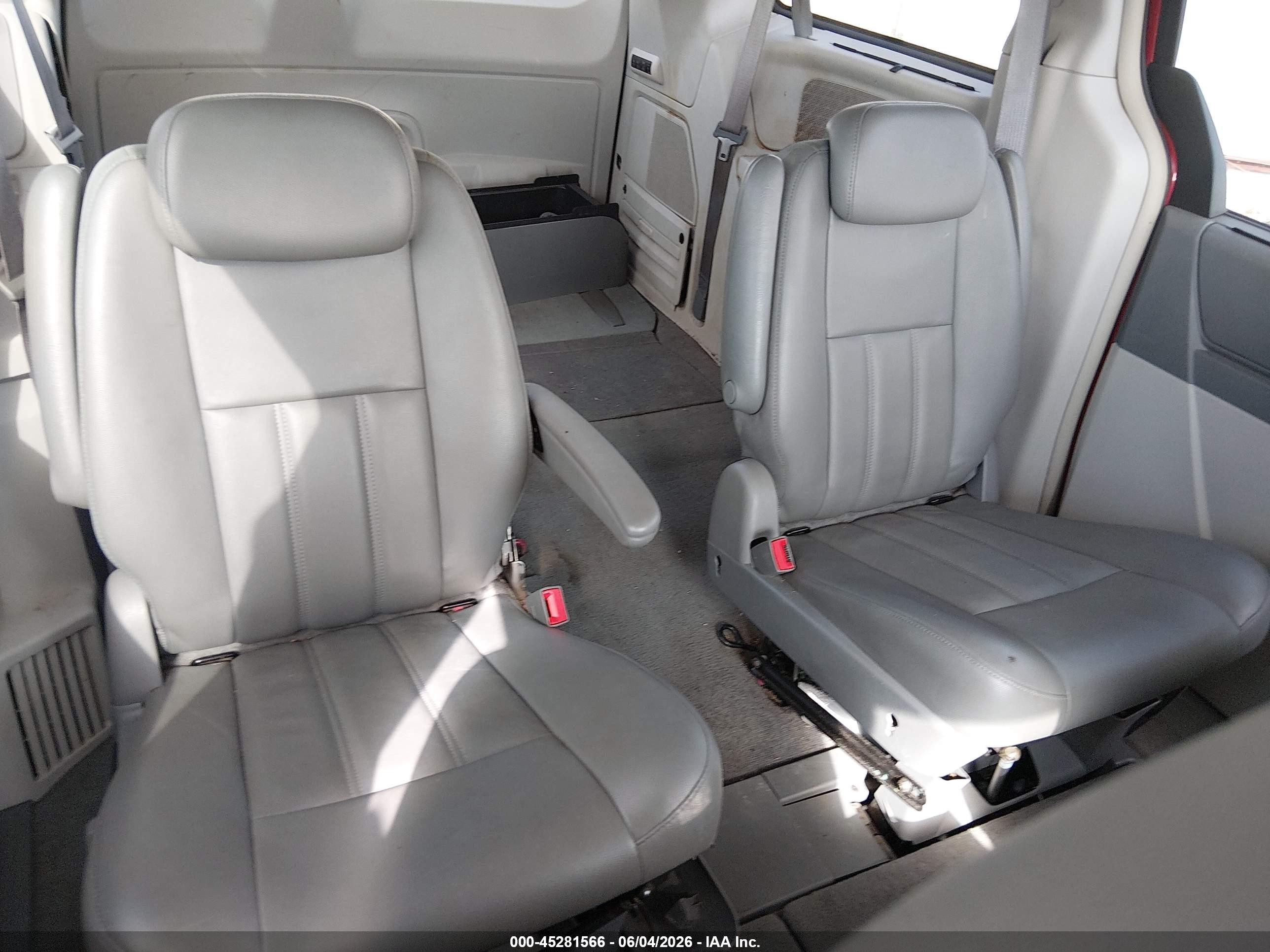 2010 Dodge Grand Caravan Sxt Red vin: 2D4RN5DX5AR124465