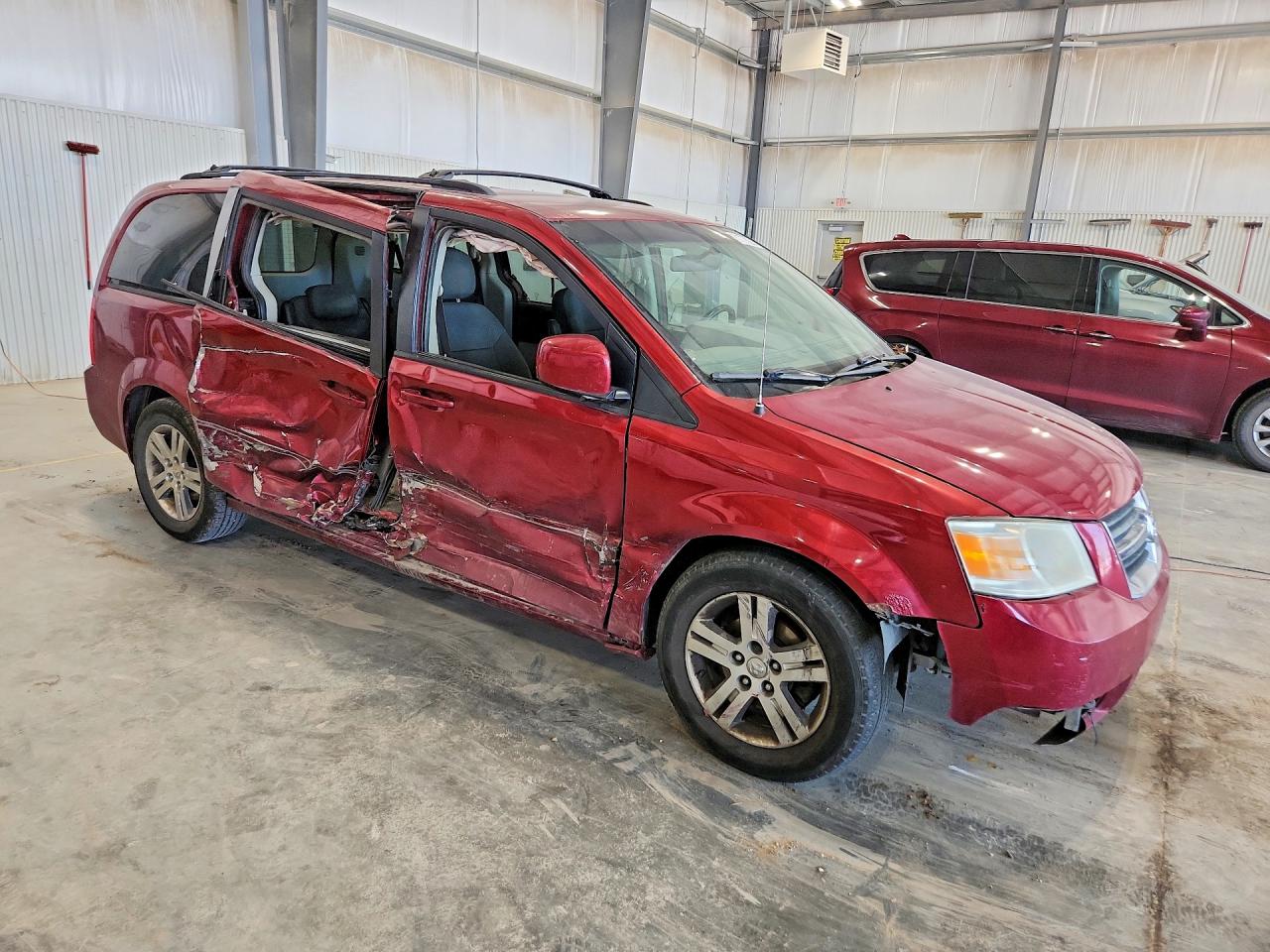 2010 Dodge Grand Caravan Crew Maroon vin: 2D4RN6DX0AR440068