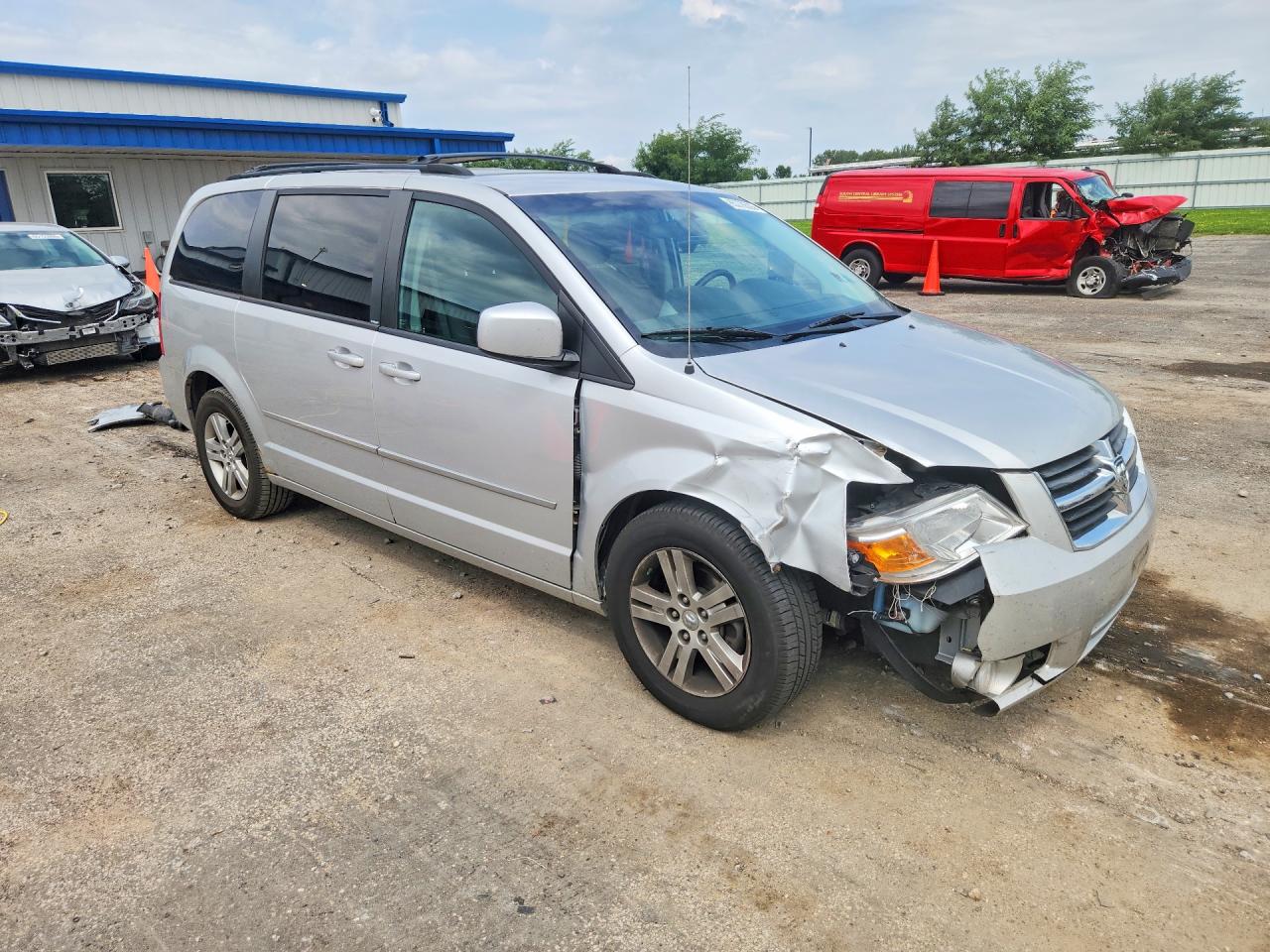 2010 Dodge Grand Caravan Crew Silver vin: 2D4RN6DX1AR364845