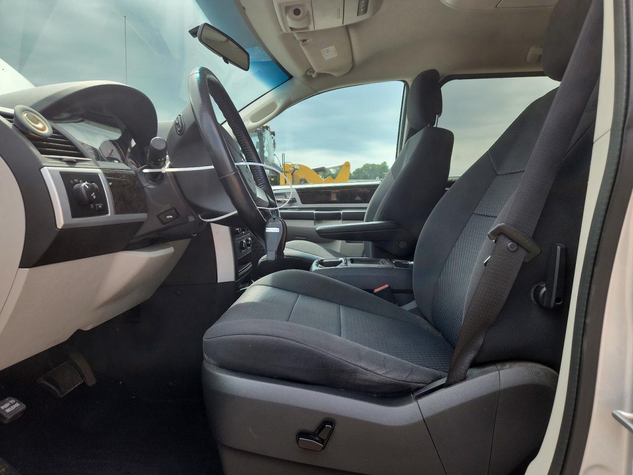 2010 Dodge Grand Caravan Crew Silver vin: 2D4RN6DX1AR364845