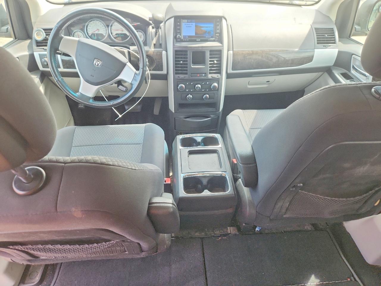 2010 Dodge Grand Caravan Crew Silver vin: 2D4RN6DX1AR364845