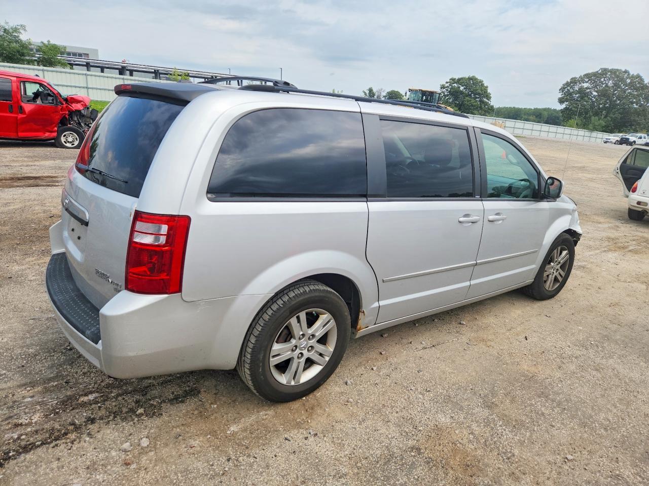 2010 Dodge Grand Caravan Crew Silver vin: 2D4RN6DX1AR364845