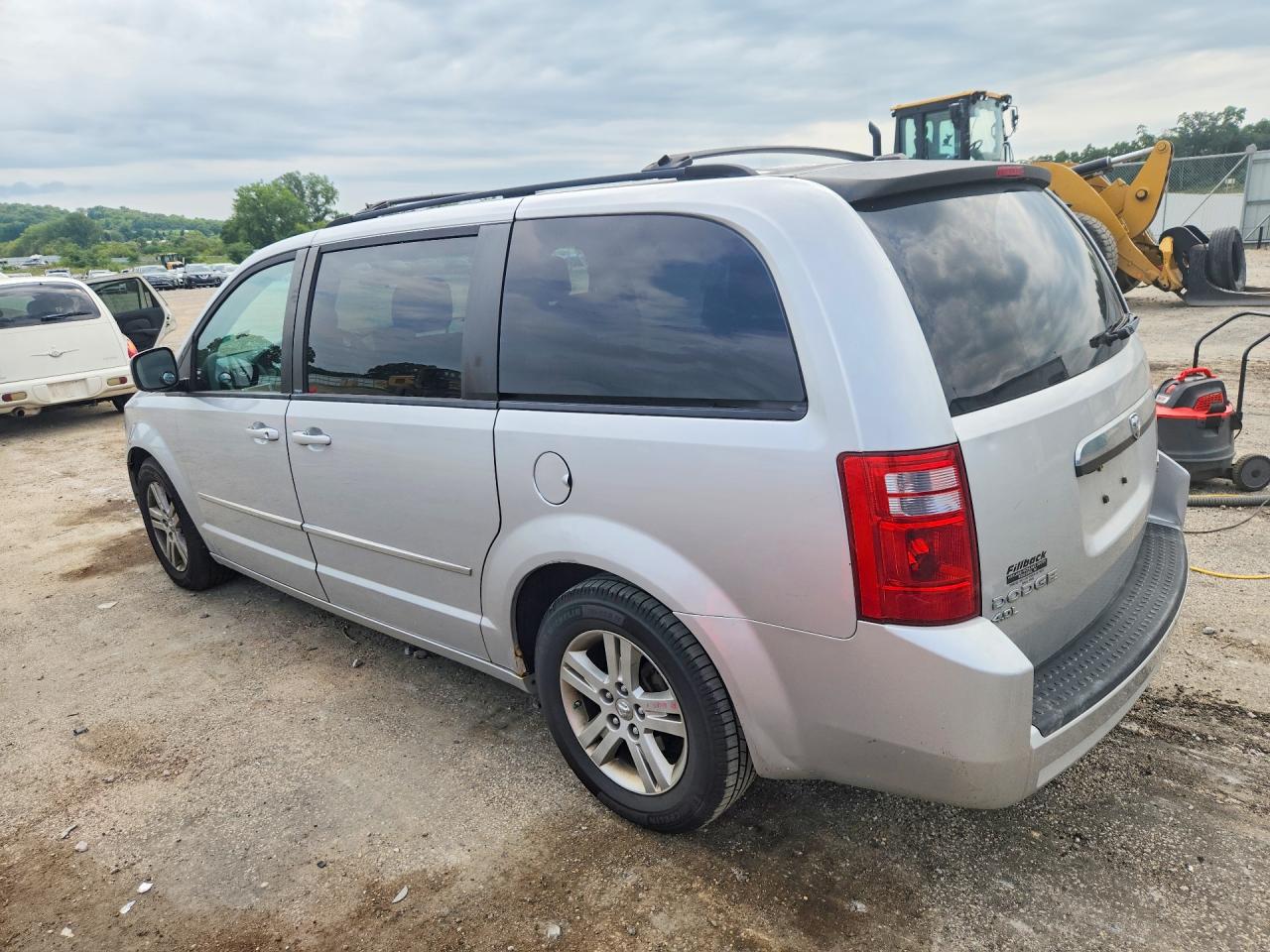 2010 Dodge Grand Caravan Crew Silver vin: 2D4RN6DX1AR364845