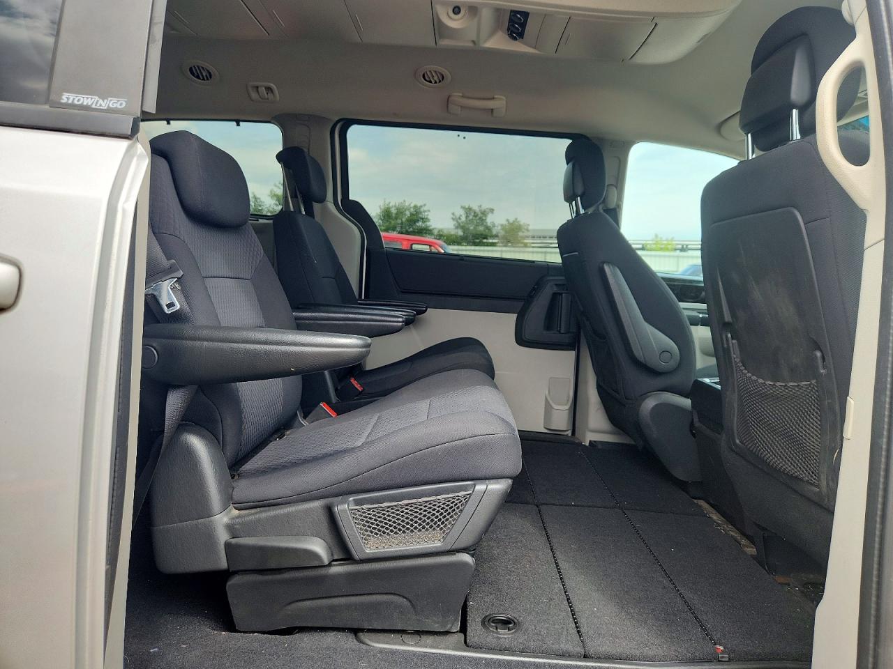 2010 Dodge Grand Caravan Crew Silver vin: 2D4RN6DX1AR364845