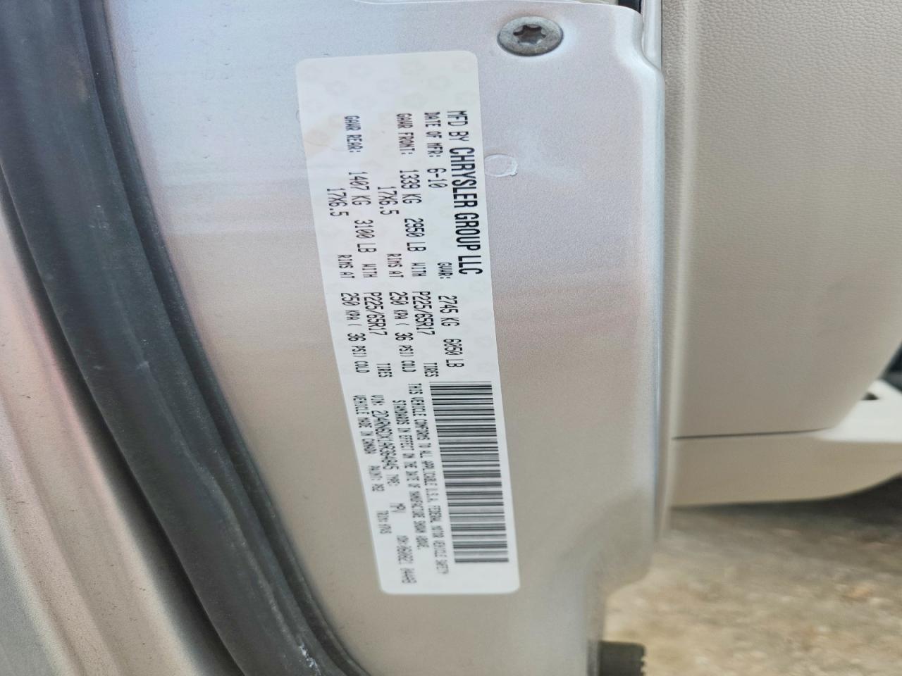 2010 Dodge Grand Caravan Crew Silver vin: 2D4RN6DX1AR364845