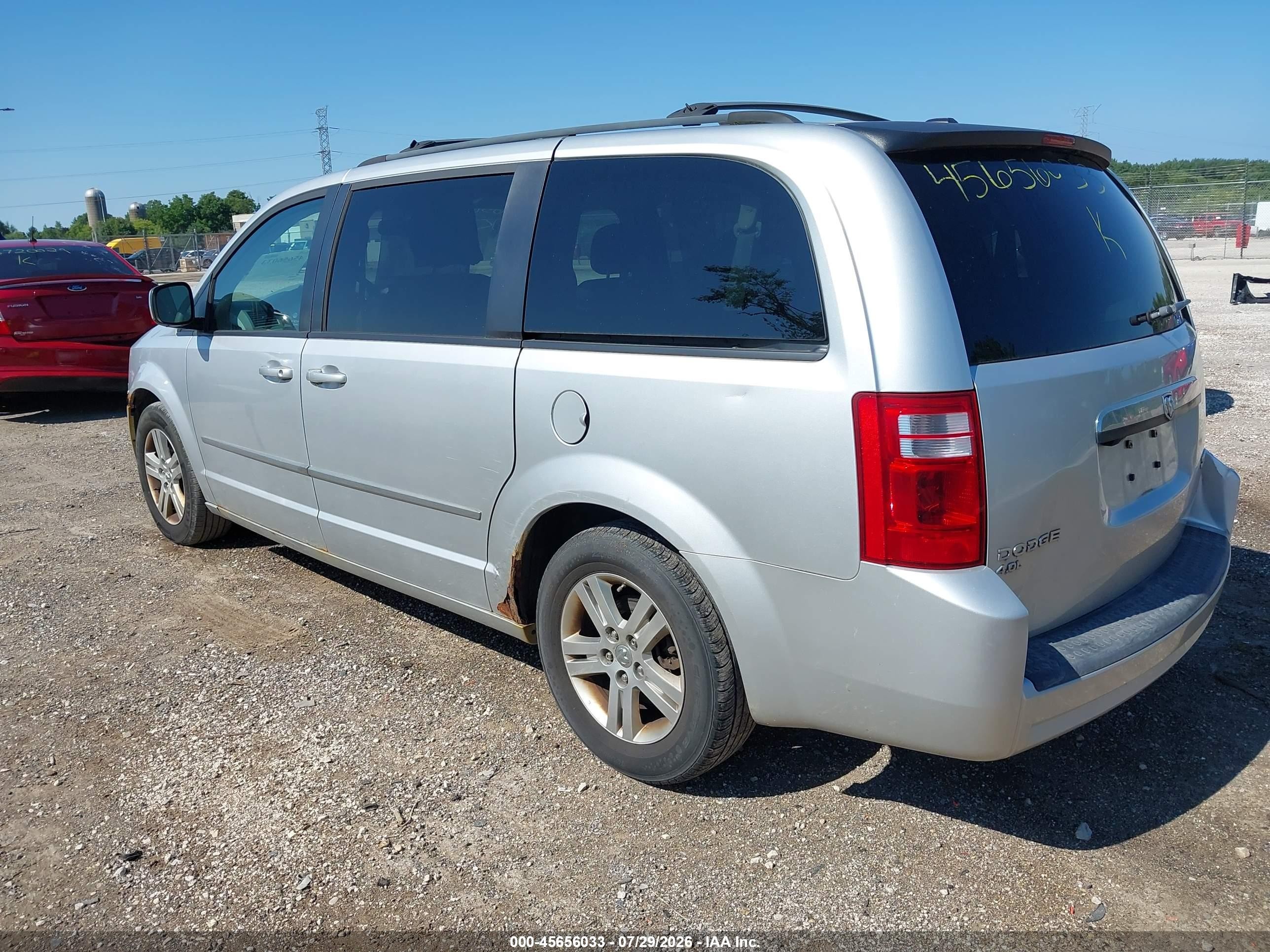 2010 Dodge Grand Caravan Crew Silver vin: 2D4RN6DXXAR397424