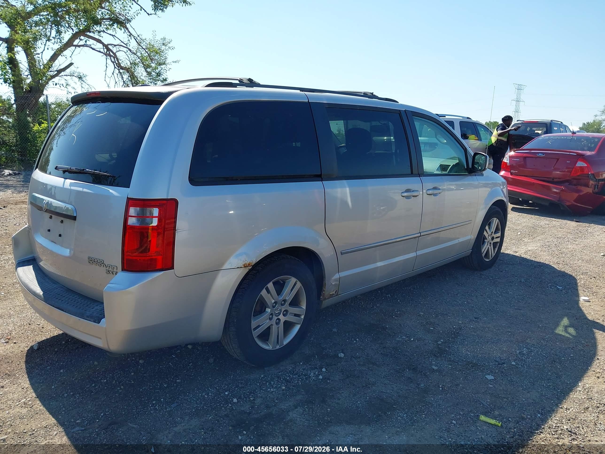 2010 Dodge Grand Caravan Crew Silver vin: 2D4RN6DXXAR397424