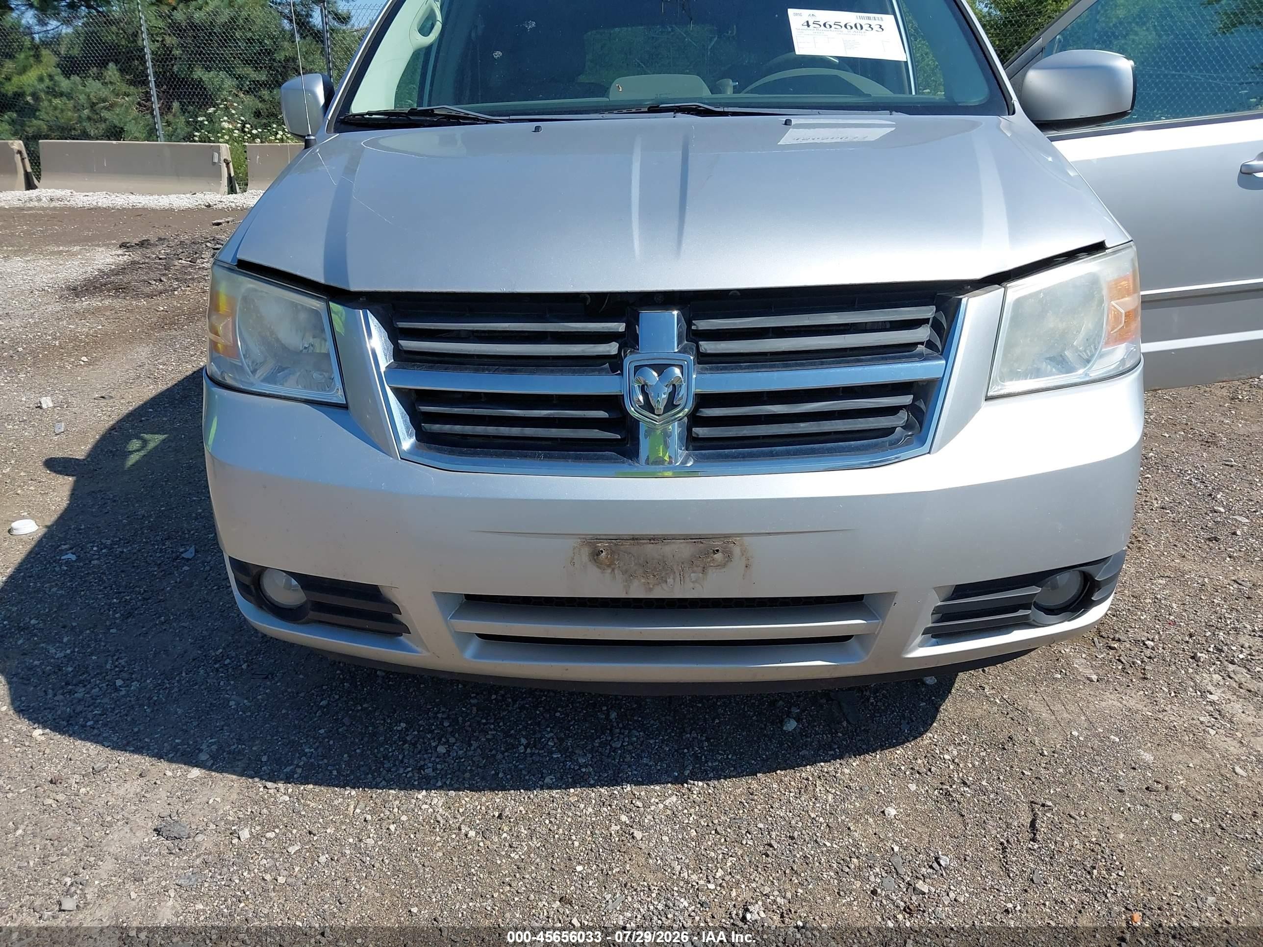 2010 Dodge Grand Caravan Crew Silver vin: 2D4RN6DXXAR397424