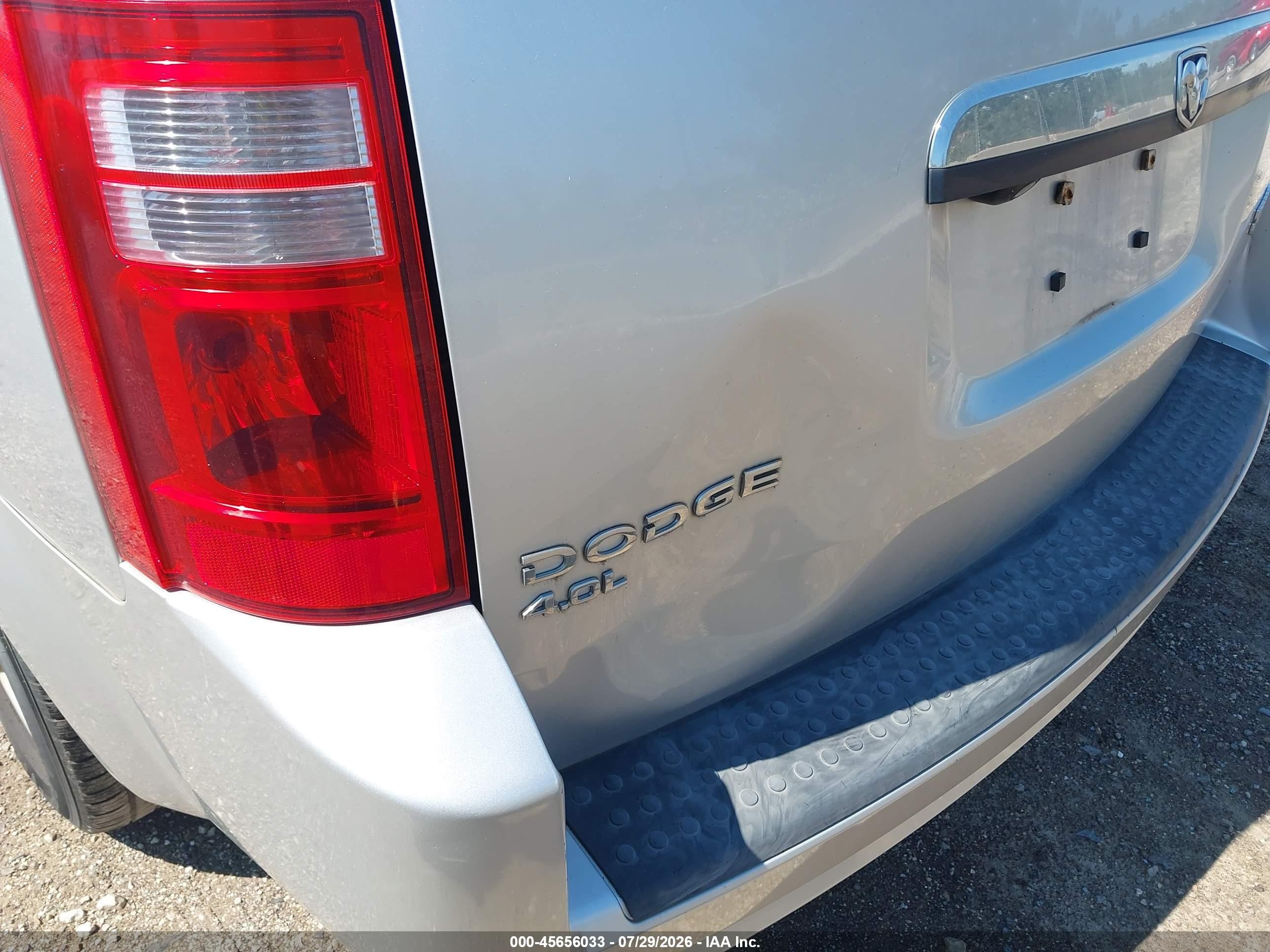 2010 Dodge Grand Caravan Crew Silver vin: 2D4RN6DXXAR397424