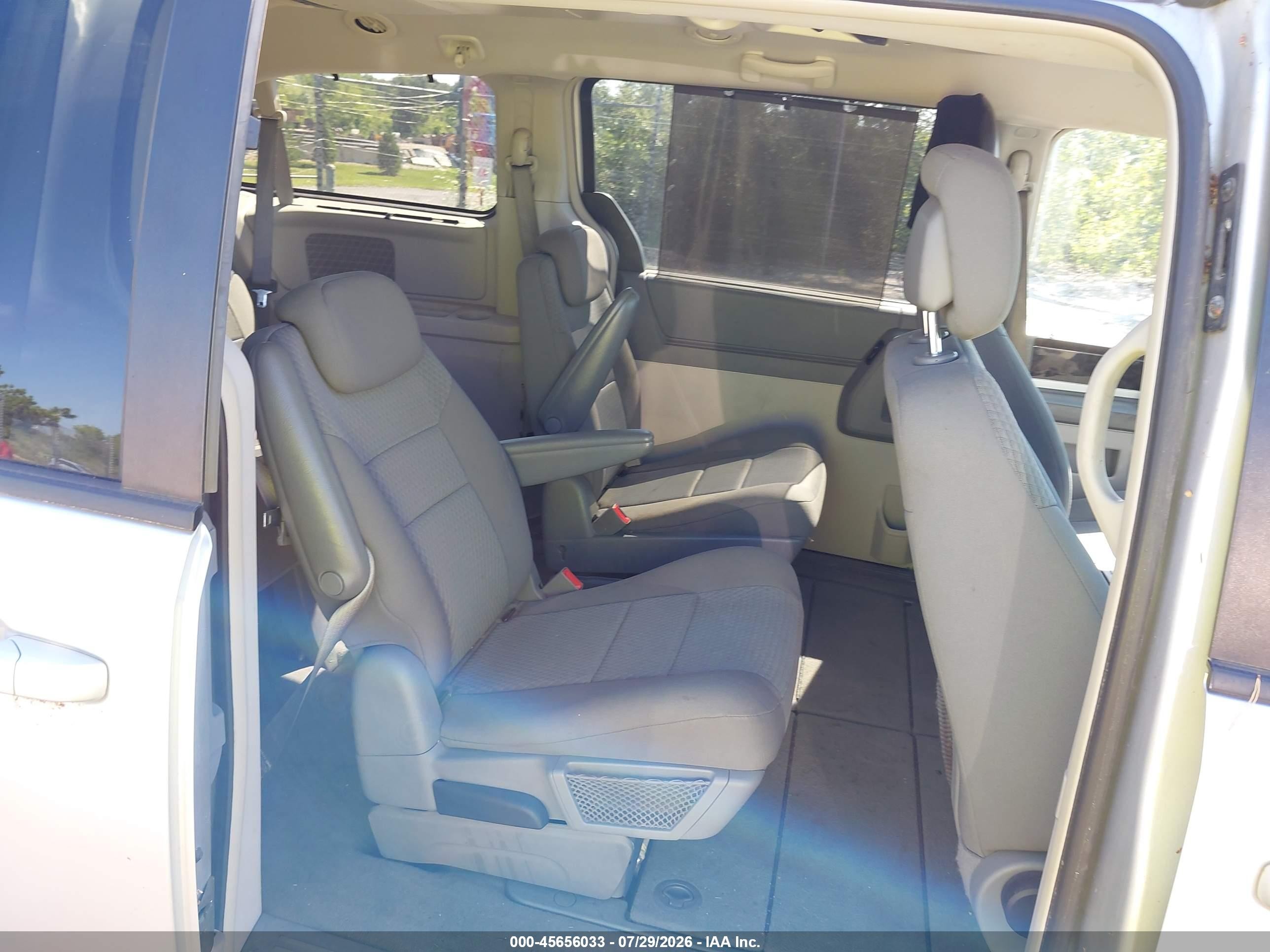 2010 Dodge Grand Caravan Crew Silver vin: 2D4RN6DXXAR397424