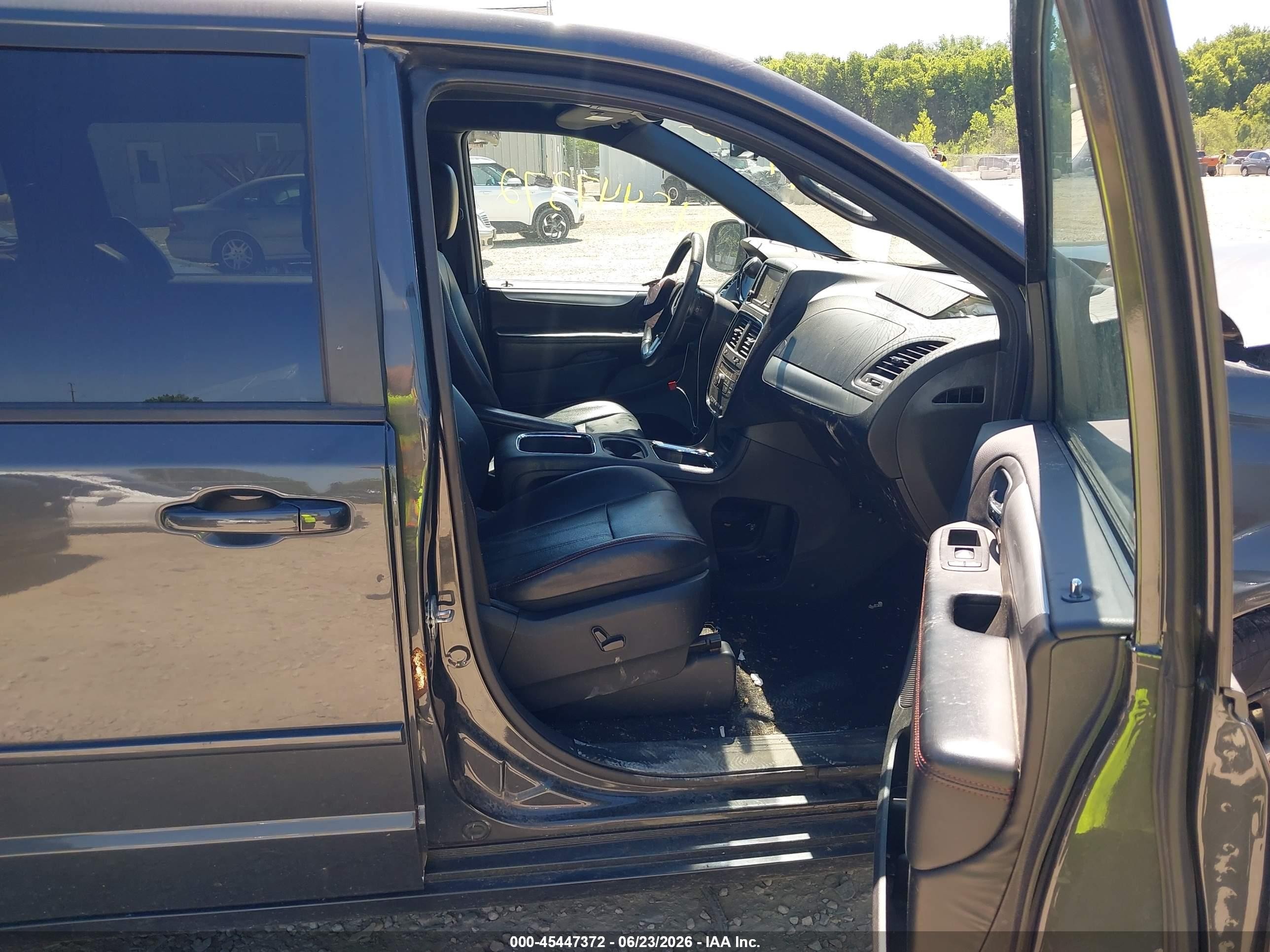 2011 Dodge Grand Caravan R/t Black vin: 2D4RN7DG1BR696890