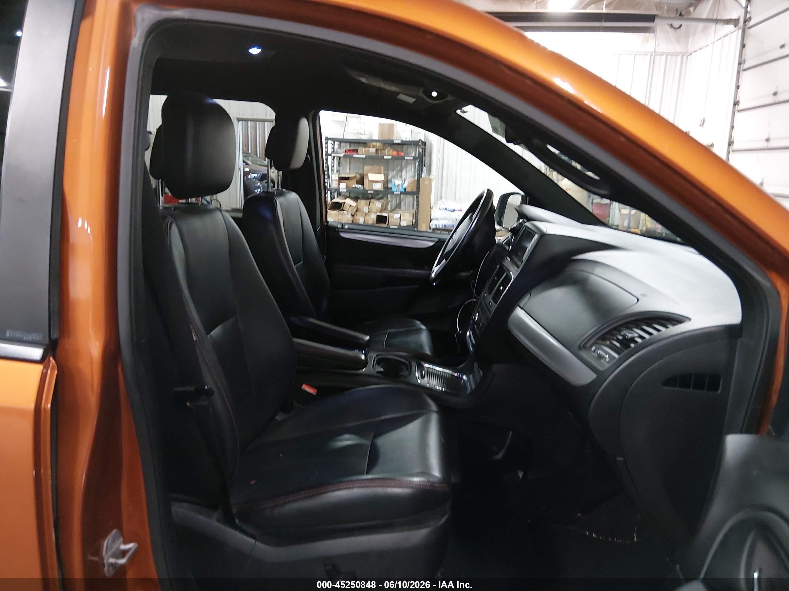2011 Dodge Grand Caravan R/t Orange vin: 2D4RN7DG2BR776733