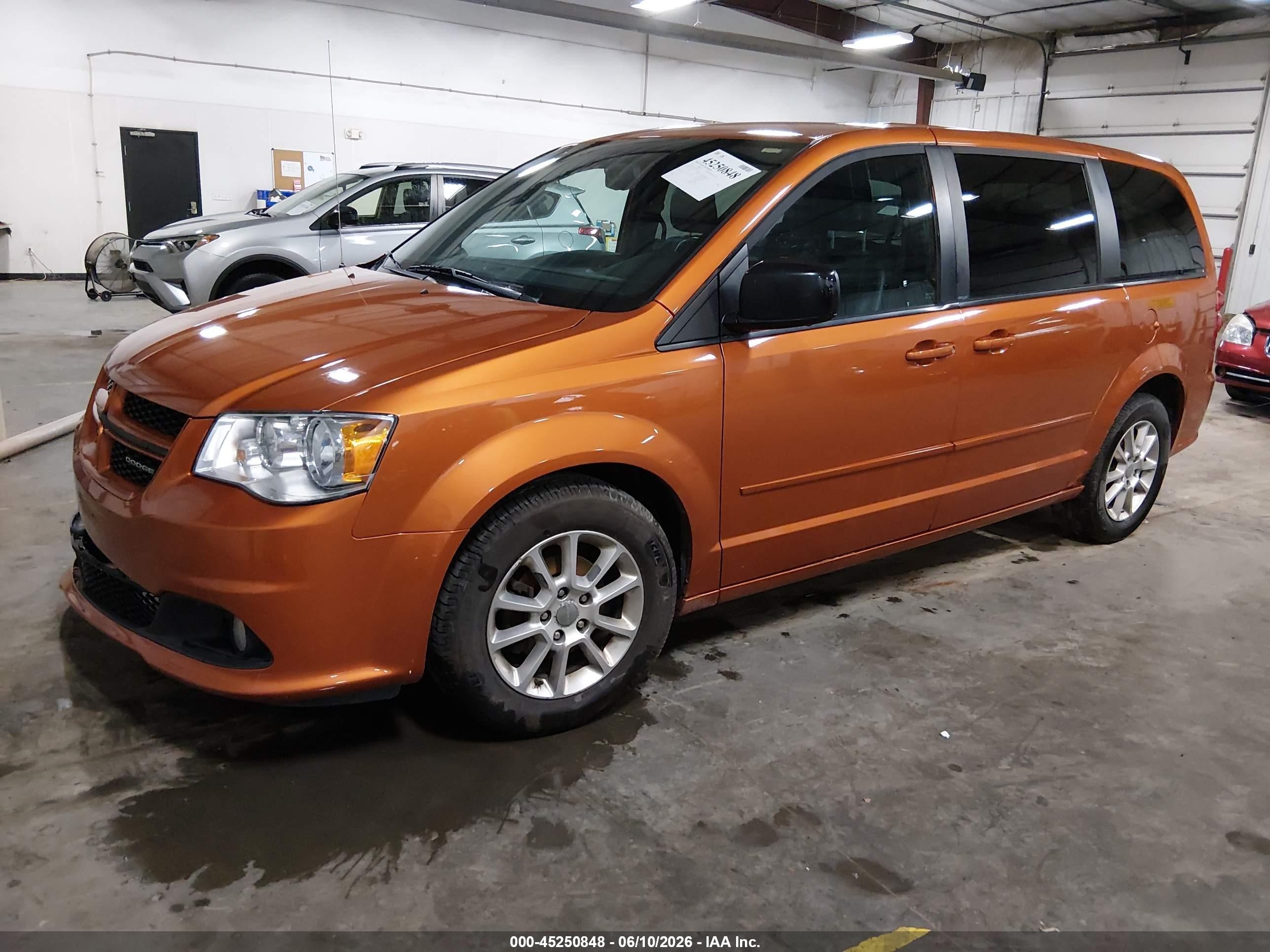 2011 Dodge Grand Caravan R/t Orange vin: 2D4RN7DG2BR776733