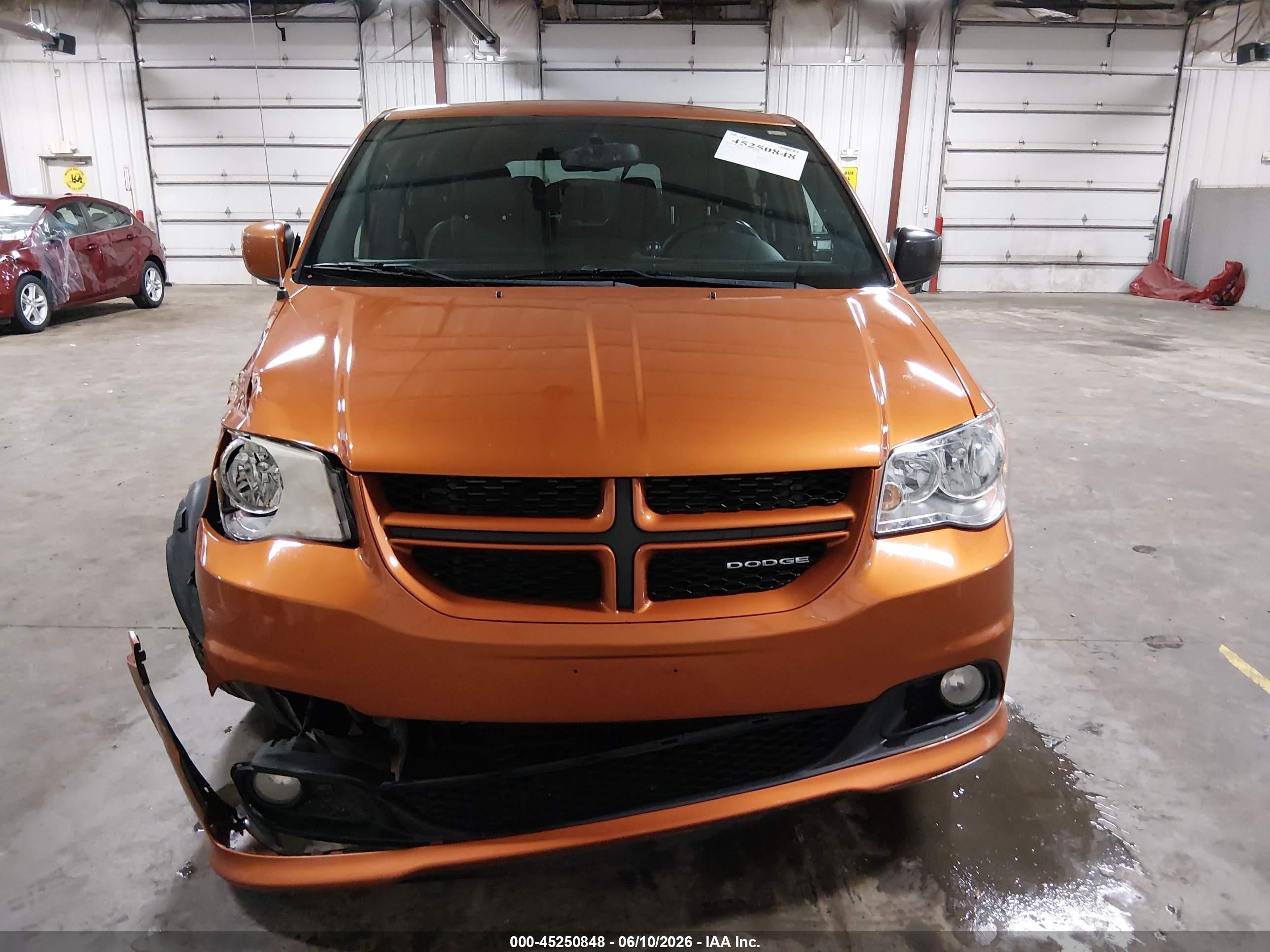 2011 Dodge Grand Caravan R/t Orange vin: 2D4RN7DG2BR776733
