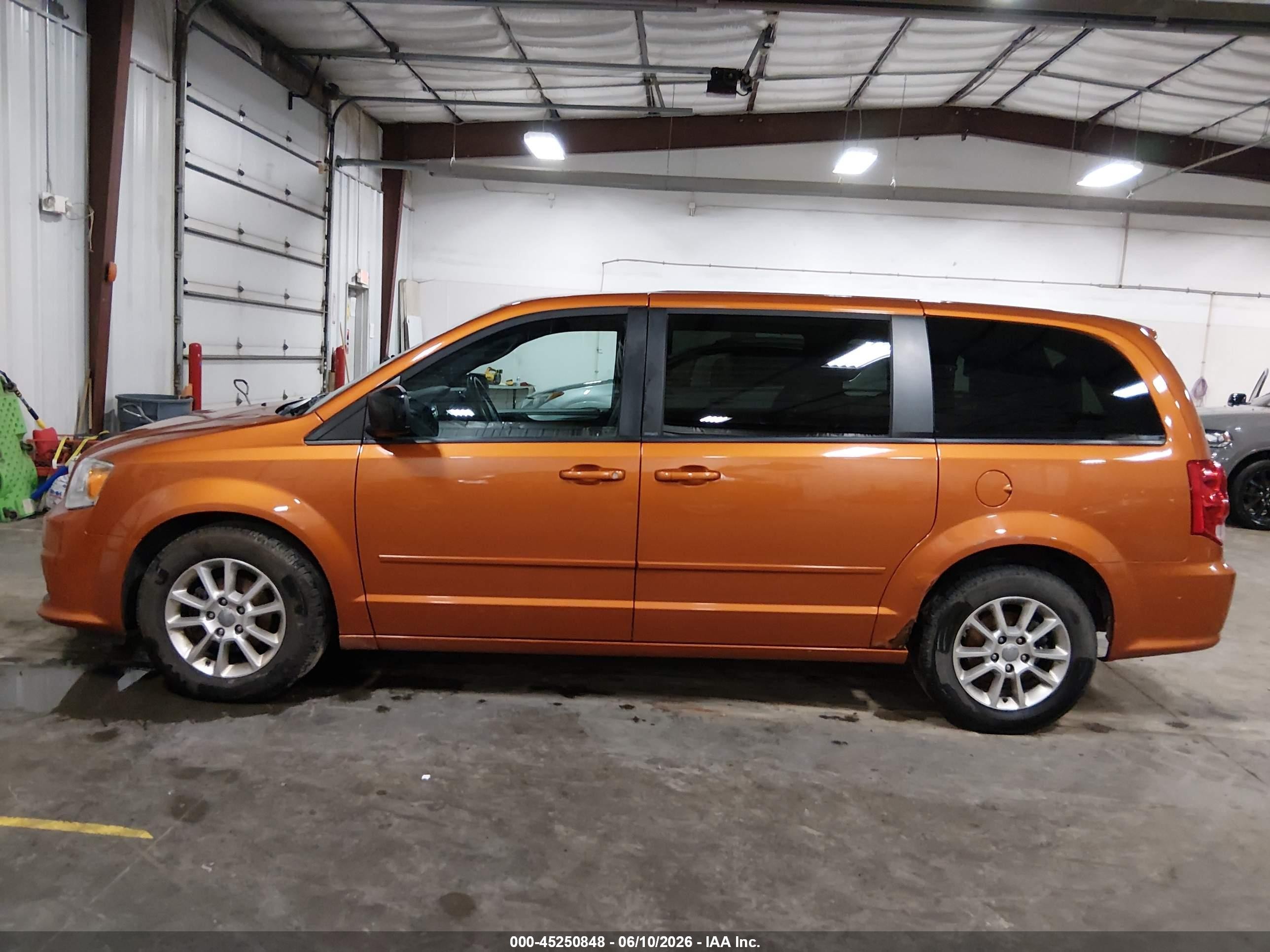 2011 Dodge Grand Caravan R/t Orange vin: 2D4RN7DG2BR776733