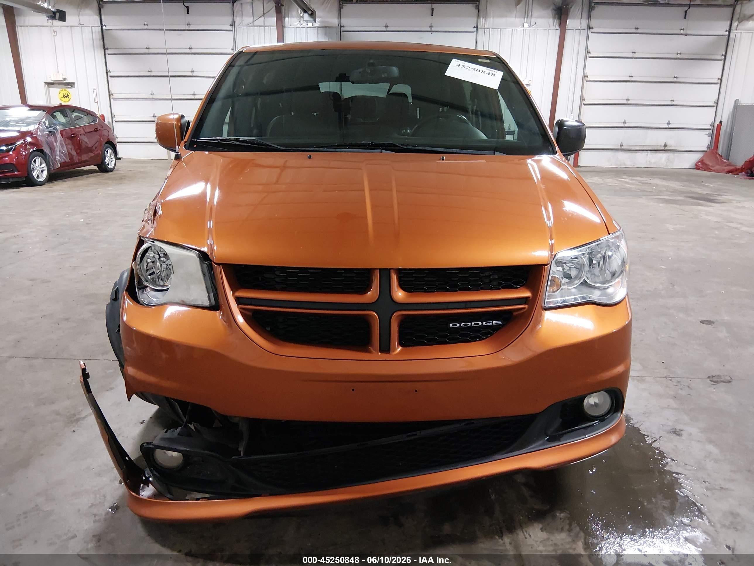 2011 Dodge Grand Caravan R/t Orange vin: 2D4RN7DG2BR776733