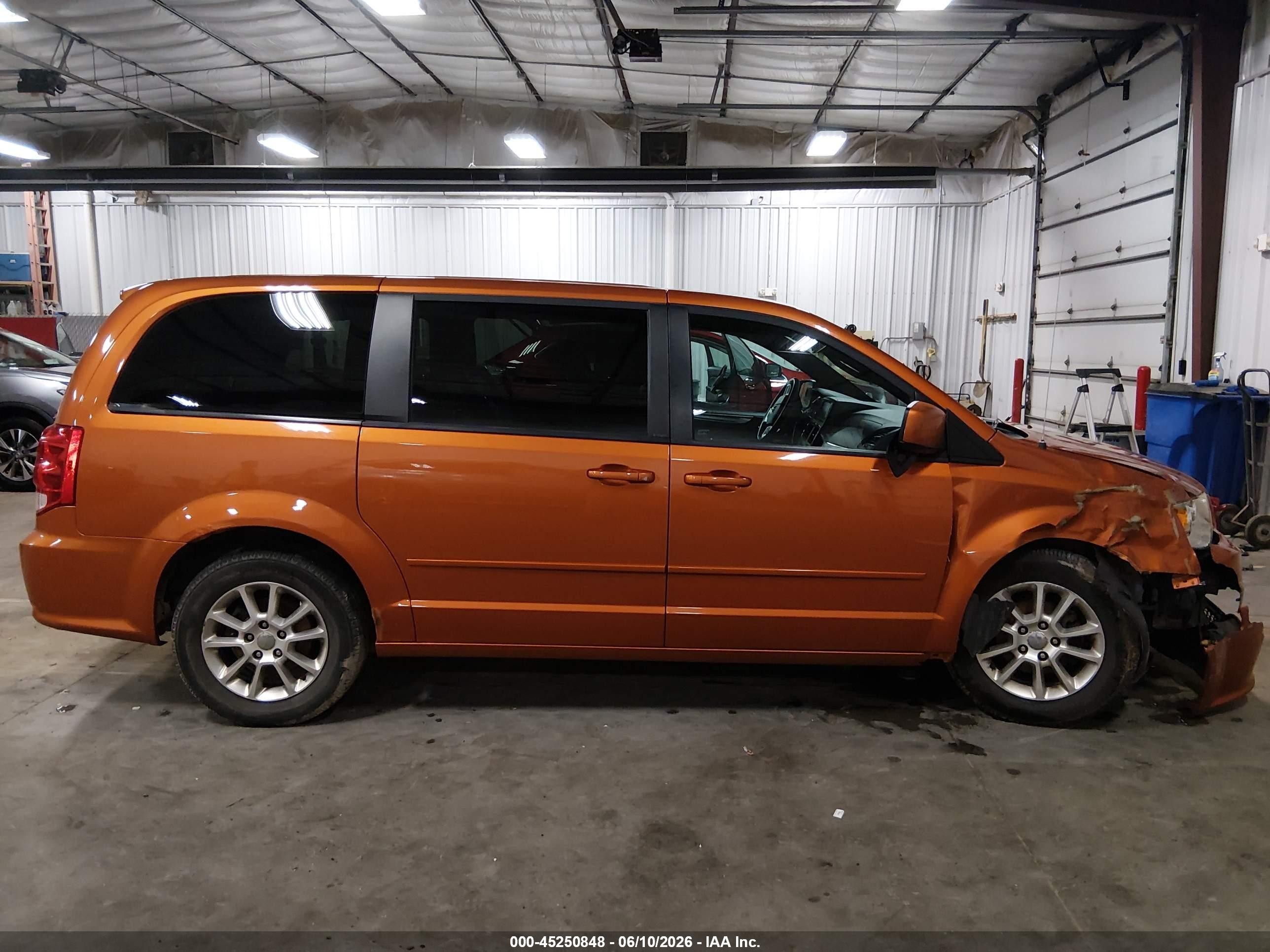 2011 Dodge Grand Caravan R/t Orange vin: 2D4RN7DG2BR776733