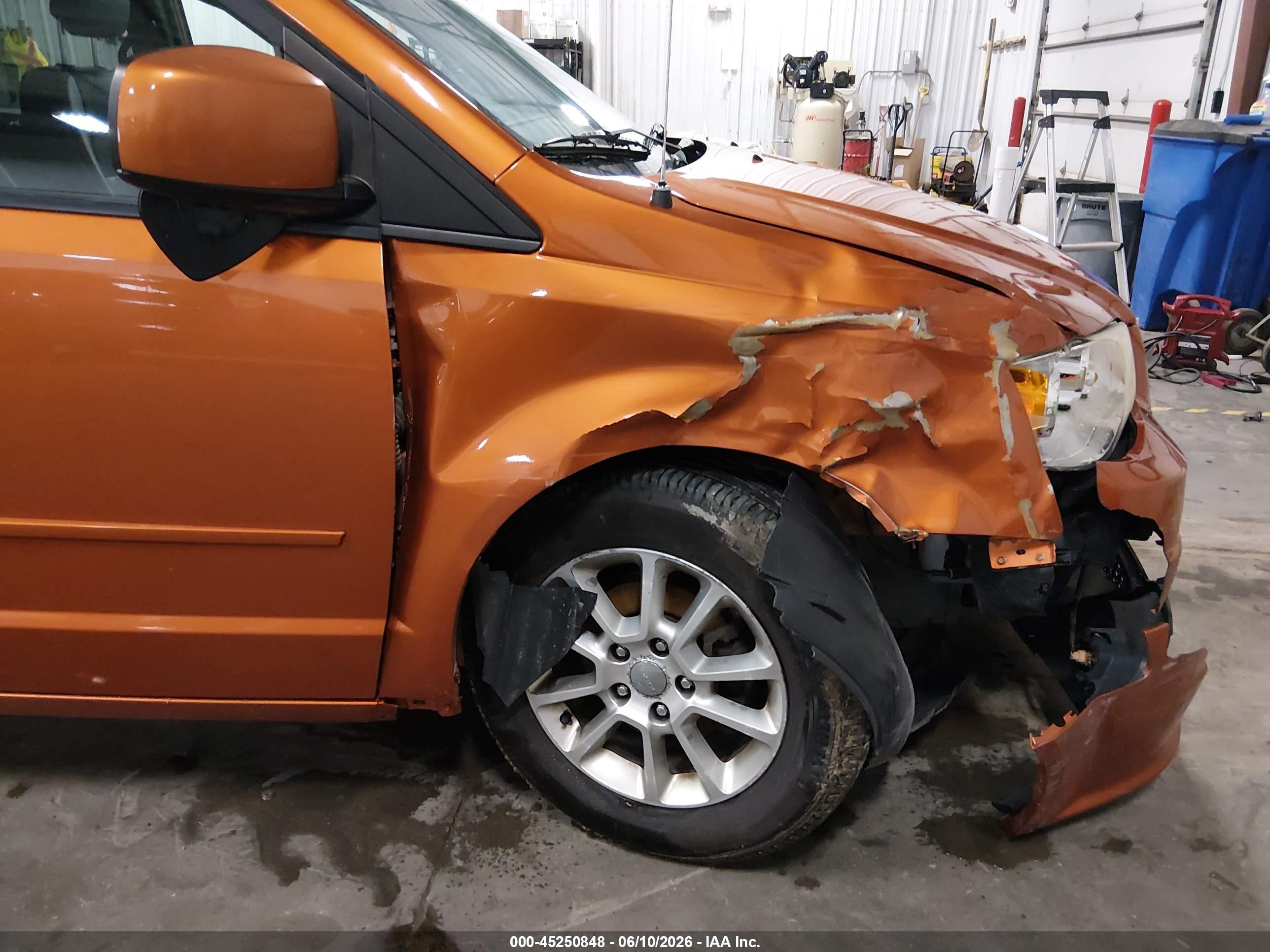 2011 Dodge Grand Caravan R/t Orange vin: 2D4RN7DG2BR776733