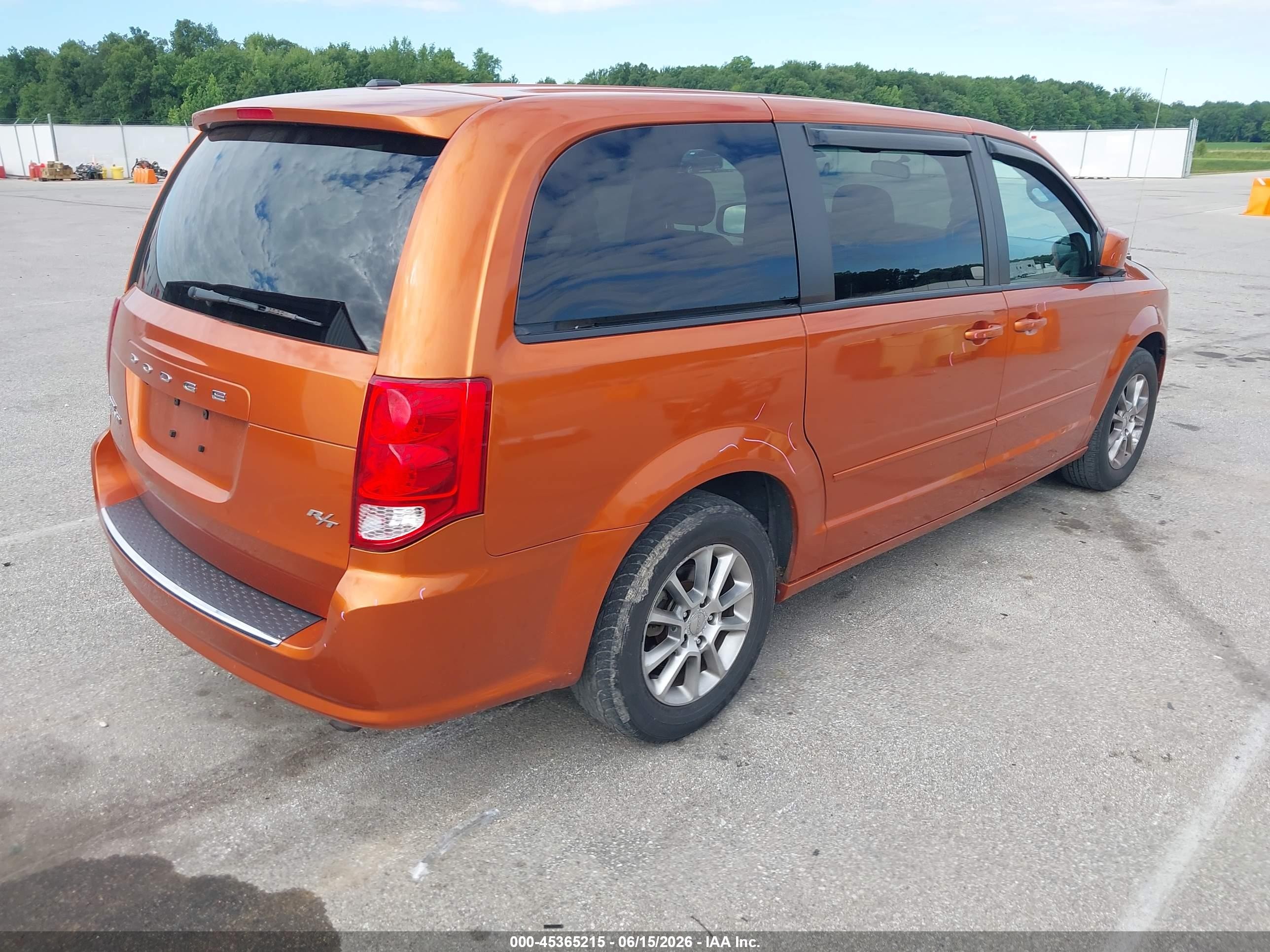 2011 Dodge Grand Caravan R/t Orange vin: 2D4RN7DG3BR710305