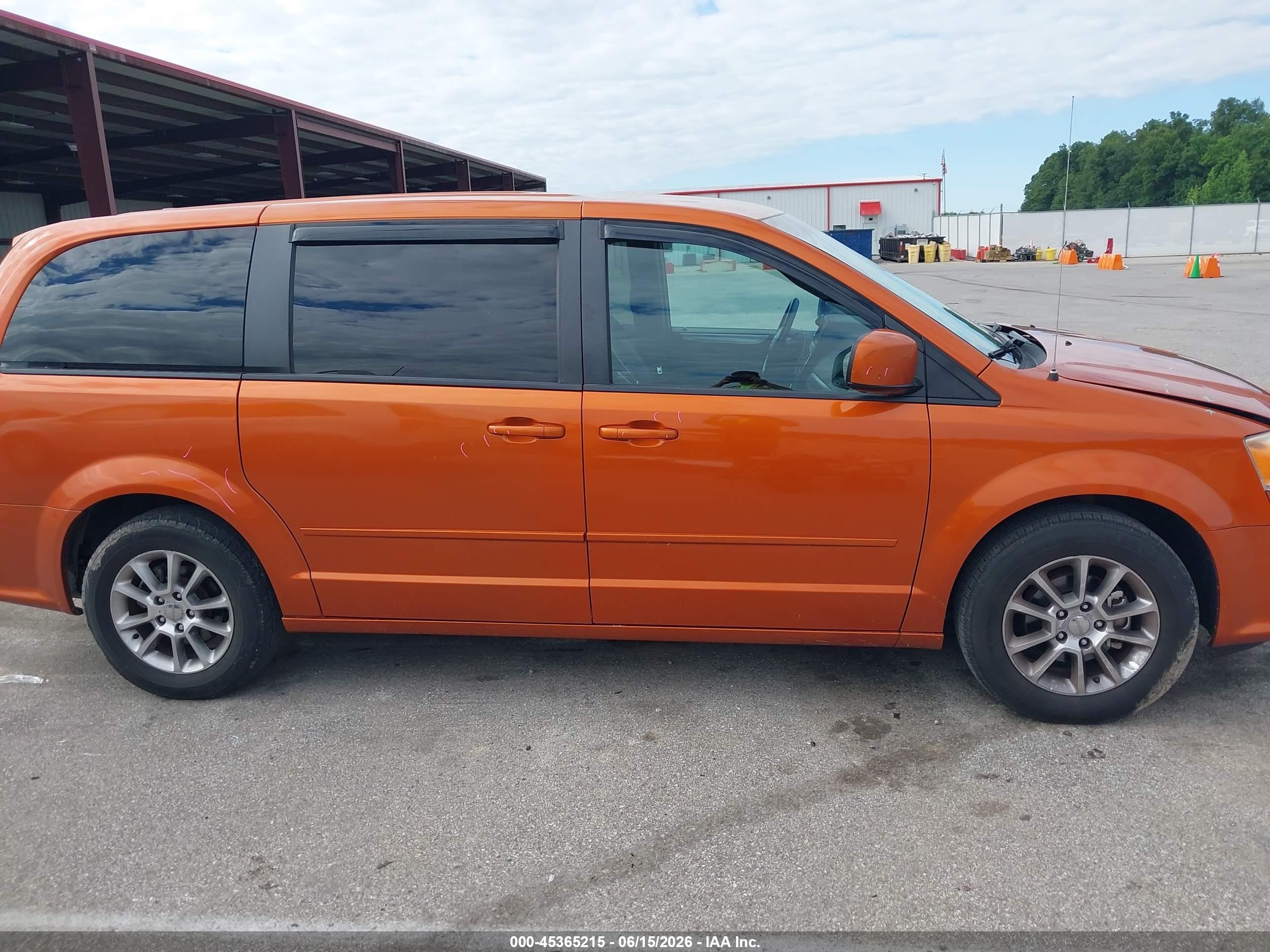 2011 Dodge Grand Caravan R/t Orange vin: 2D4RN7DG3BR710305