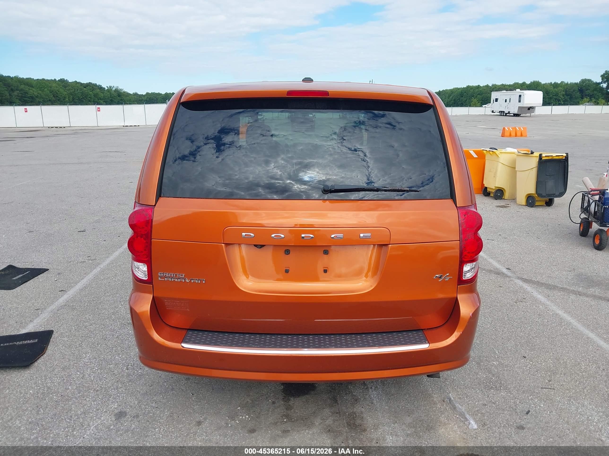 2011 Dodge Grand Caravan R/t Orange vin: 2D4RN7DG3BR710305