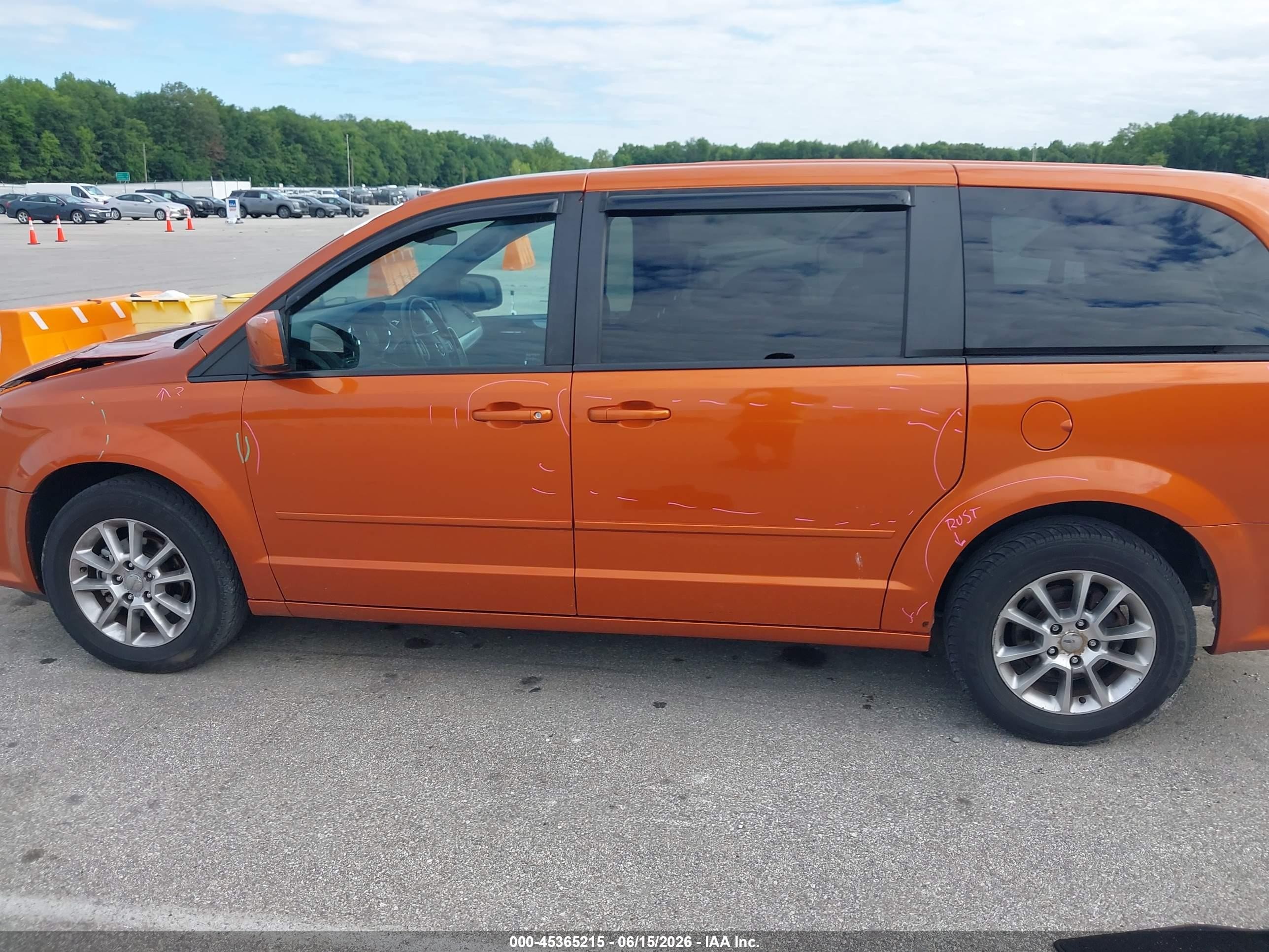 2011 Dodge Grand Caravan R/t Orange vin: 2D4RN7DG3BR710305
