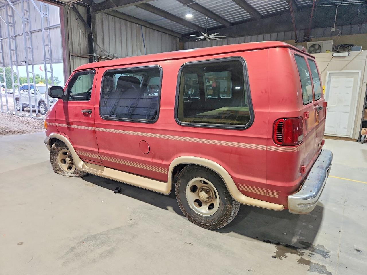 2003 Dodge Ram Van B1500 Красный vin: 2D6WB11X33K523712