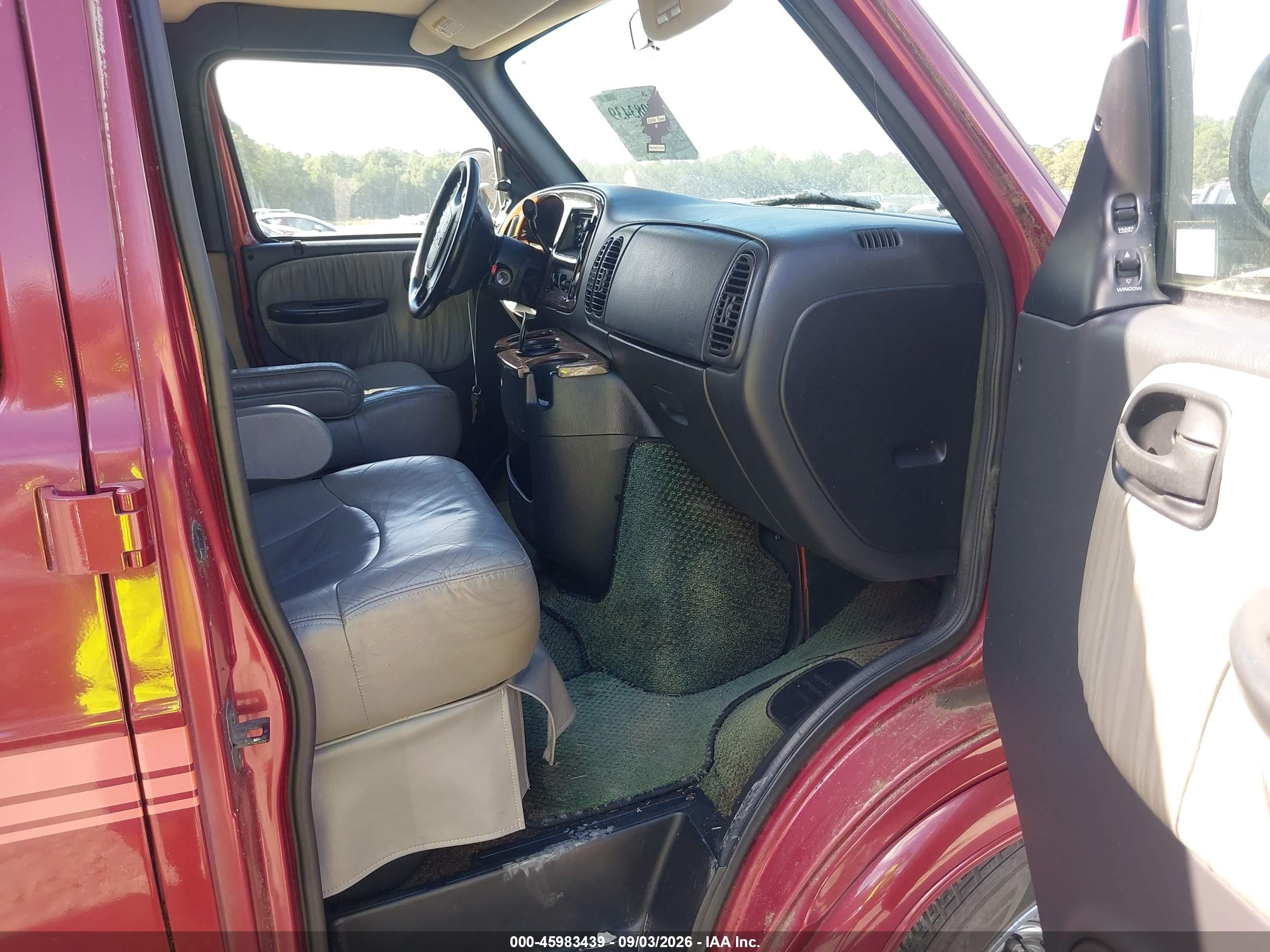 2003 Dodge Ram Van 1500 Conversion Red vin: 2D6WB11Y33K528269