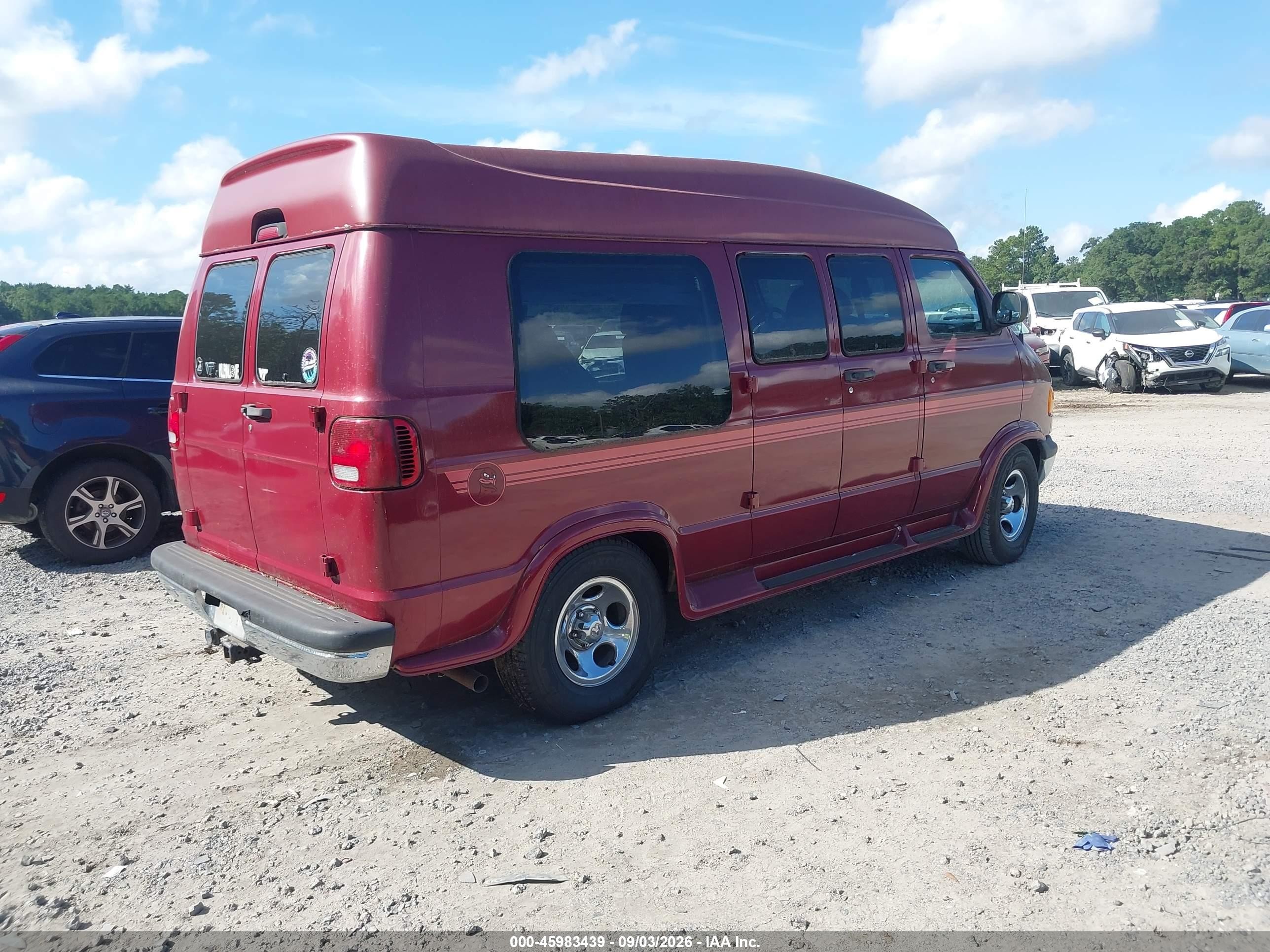 2003 Dodge Ram Van 1500 Conversion Red vin: 2D6WB11Y33K528269