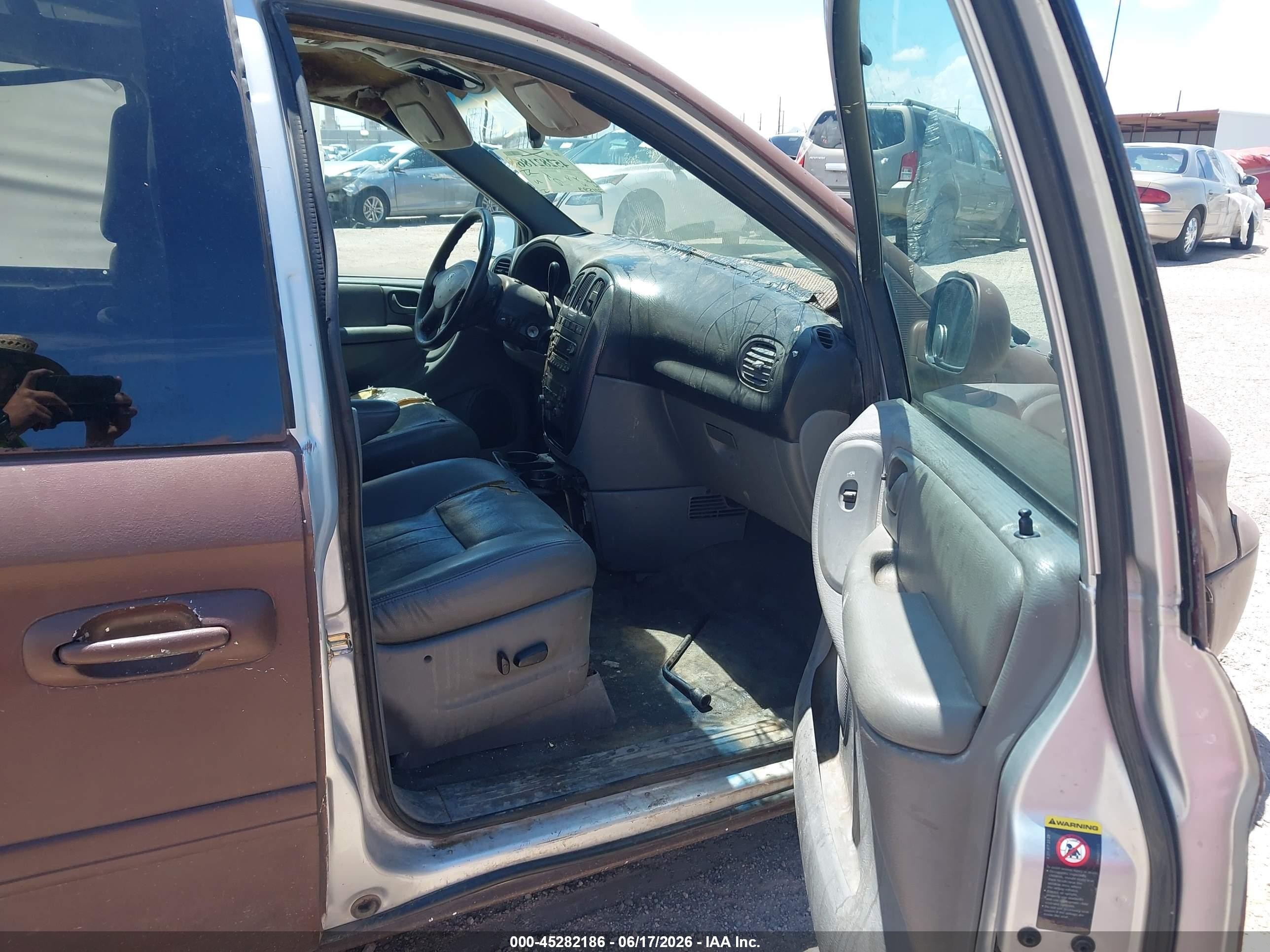 2005 Dodge Grand Caravan Sxt Brown vin: 2D8GP44L05R149383