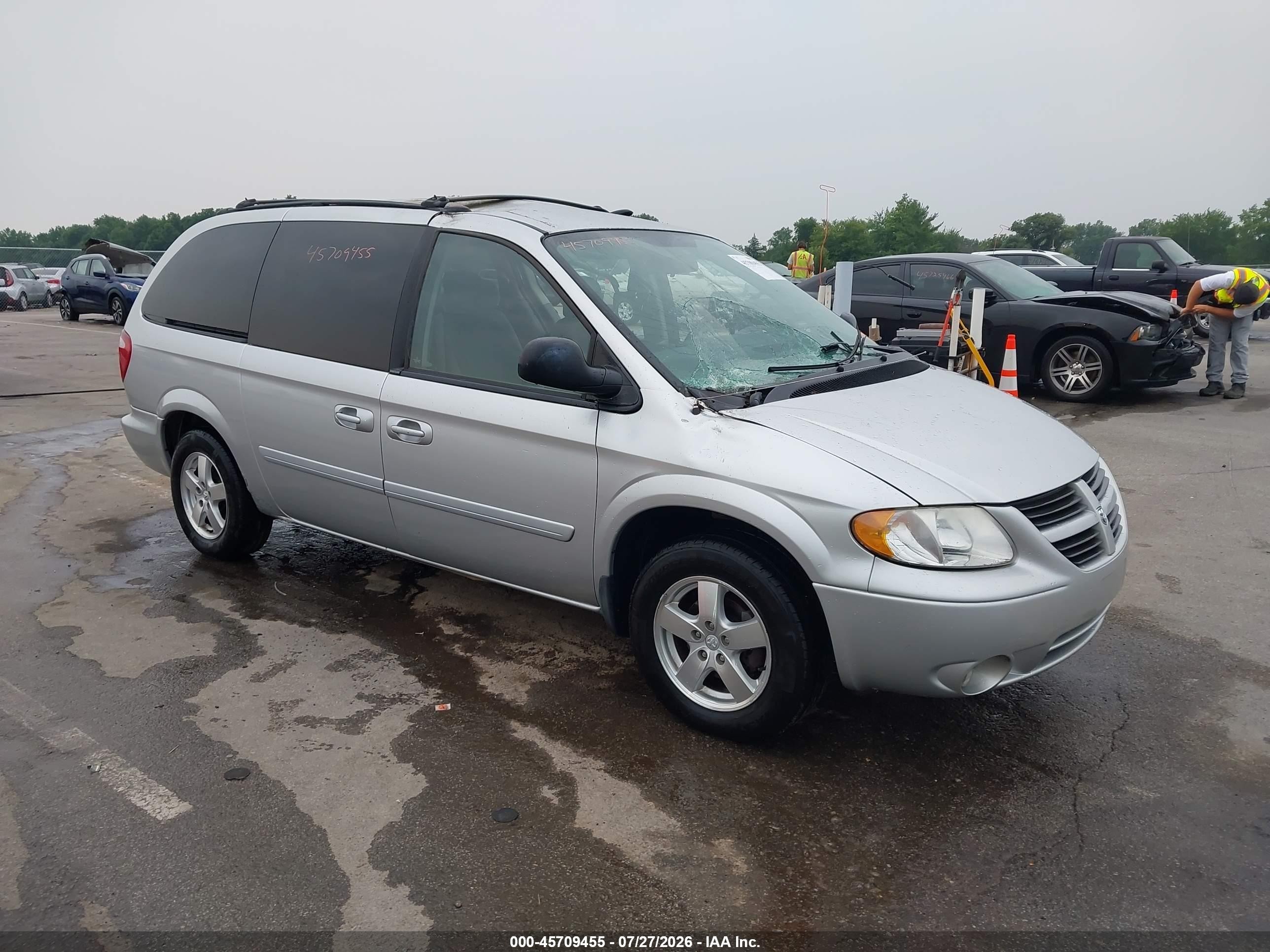 2005 Dodge Grand Caravan Sxt Silver vin: 2D8GP44L05R473269