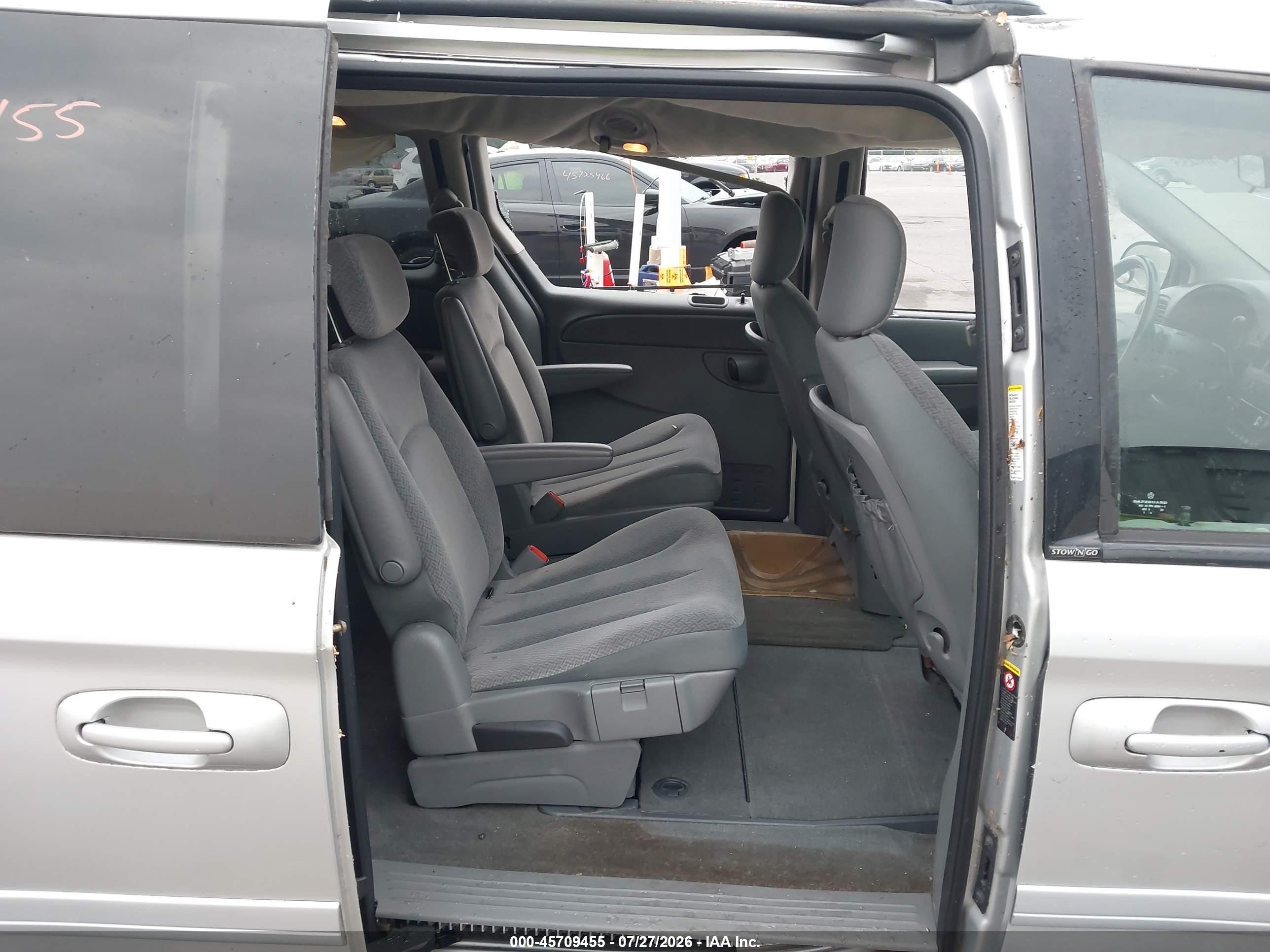 2005 Dodge Grand Caravan Sxt Silver vin: 2D8GP44L05R473269