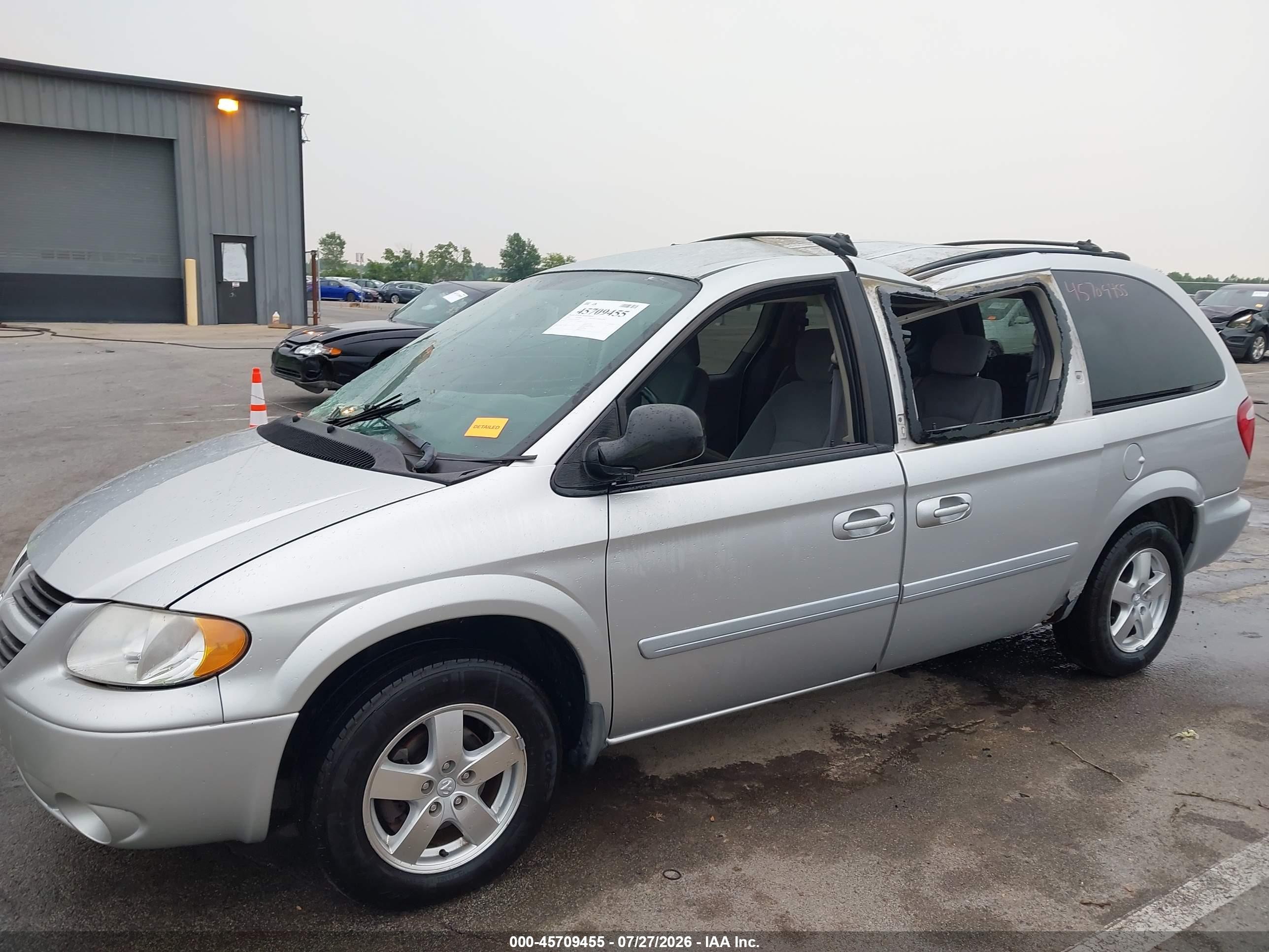 2005 Dodge Grand Caravan Sxt Silver vin: 2D8GP44L05R473269