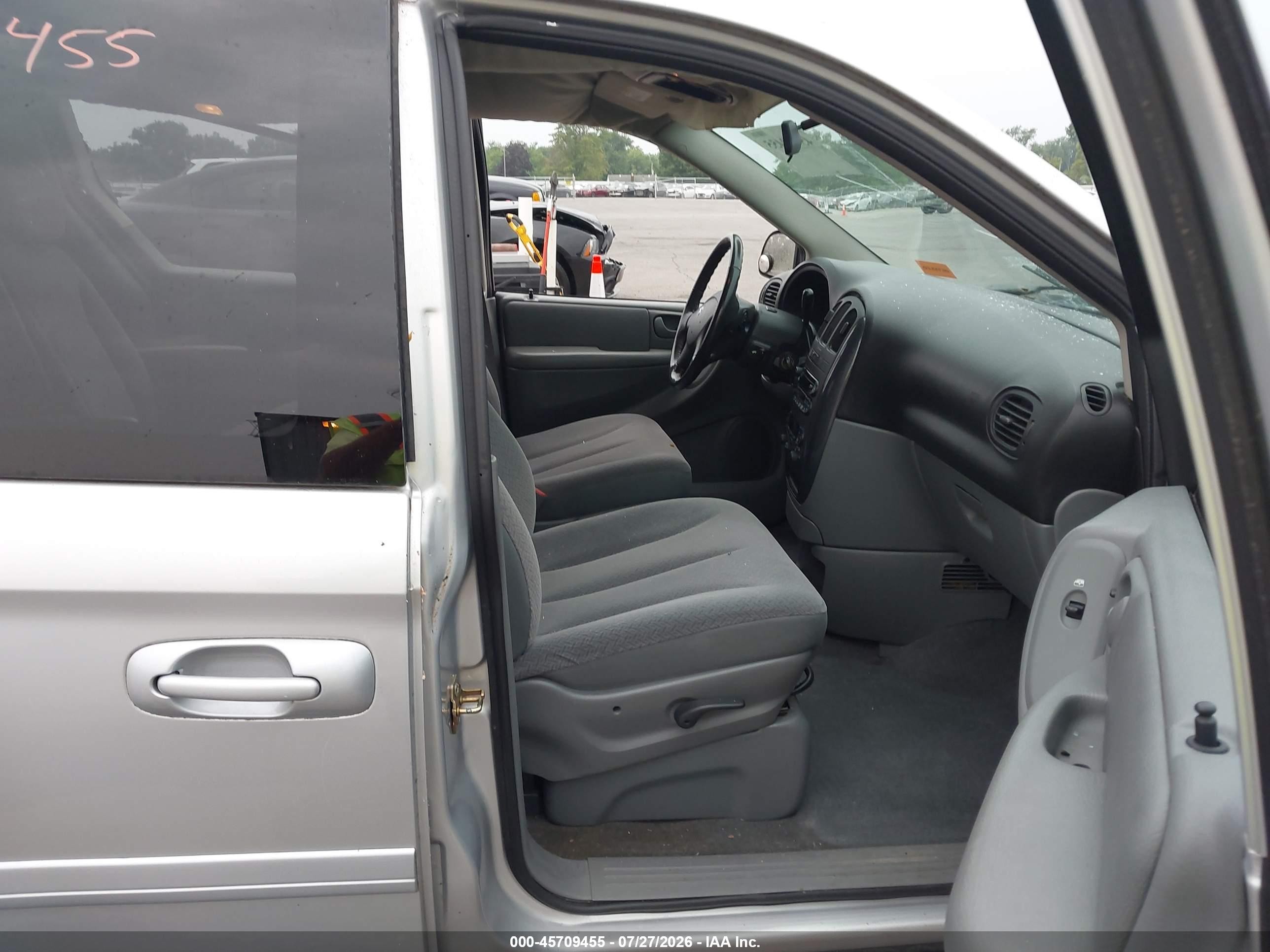 2005 Dodge Grand Caravan Sxt Silver vin: 2D8GP44L05R473269