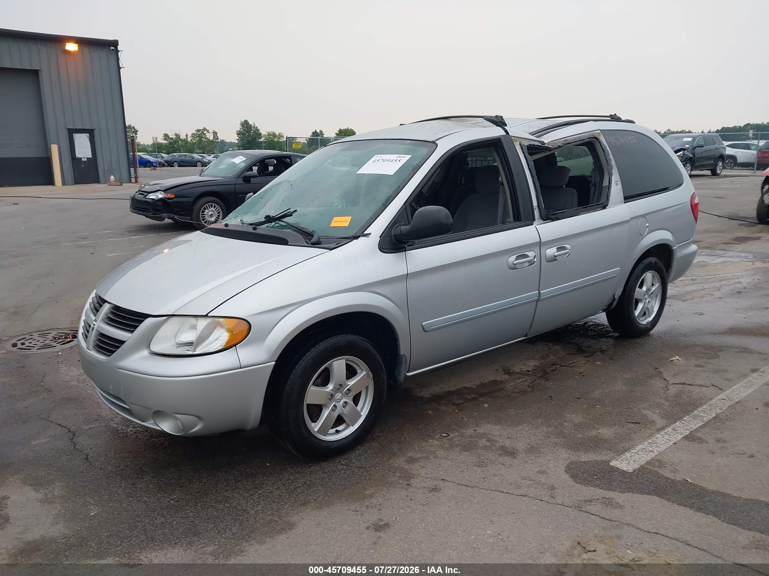 2005 Dodge Grand Caravan Sxt Silver vin: 2D8GP44L05R473269