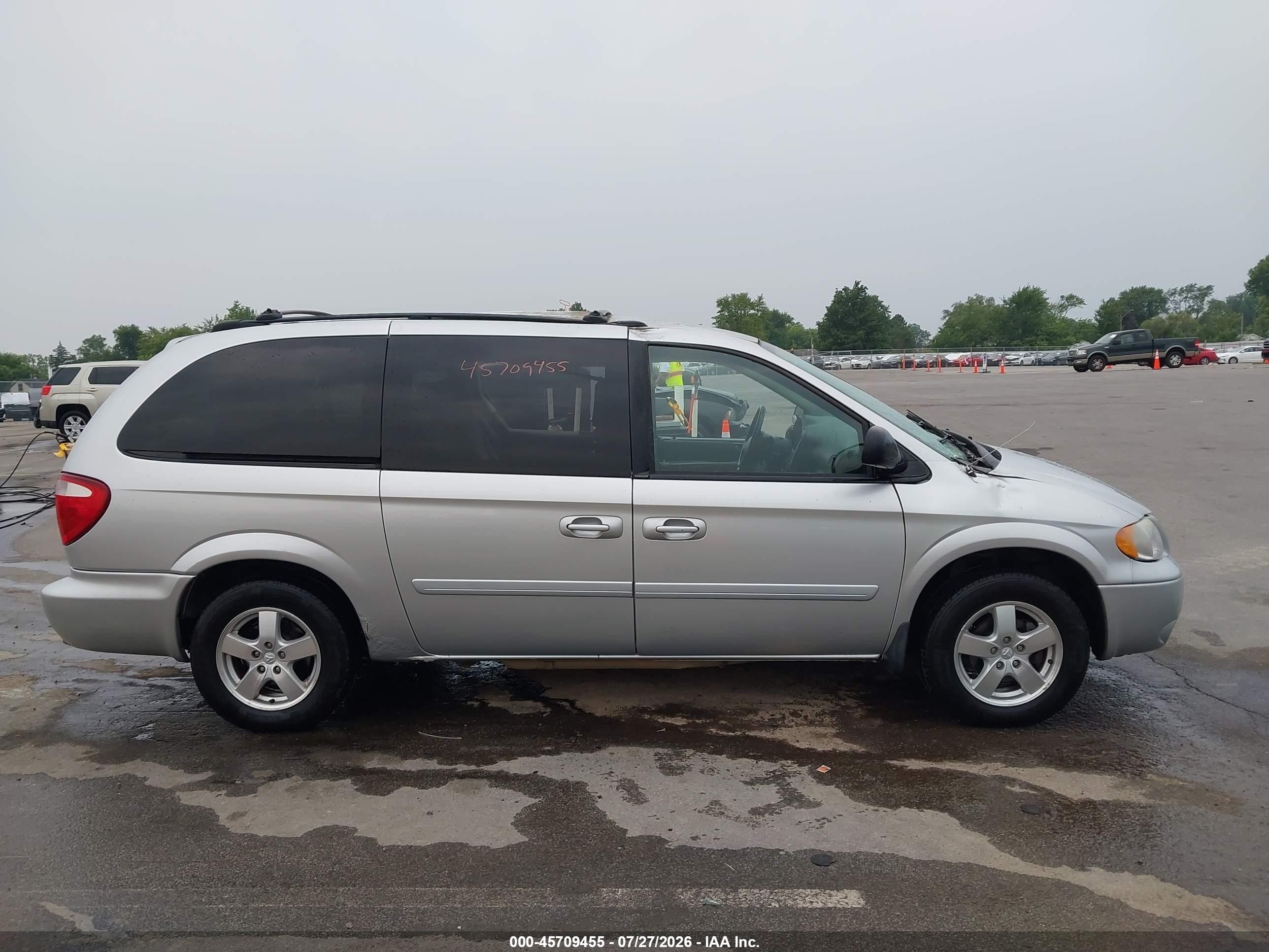 2005 Dodge Grand Caravan Sxt Silver vin: 2D8GP44L05R473269
