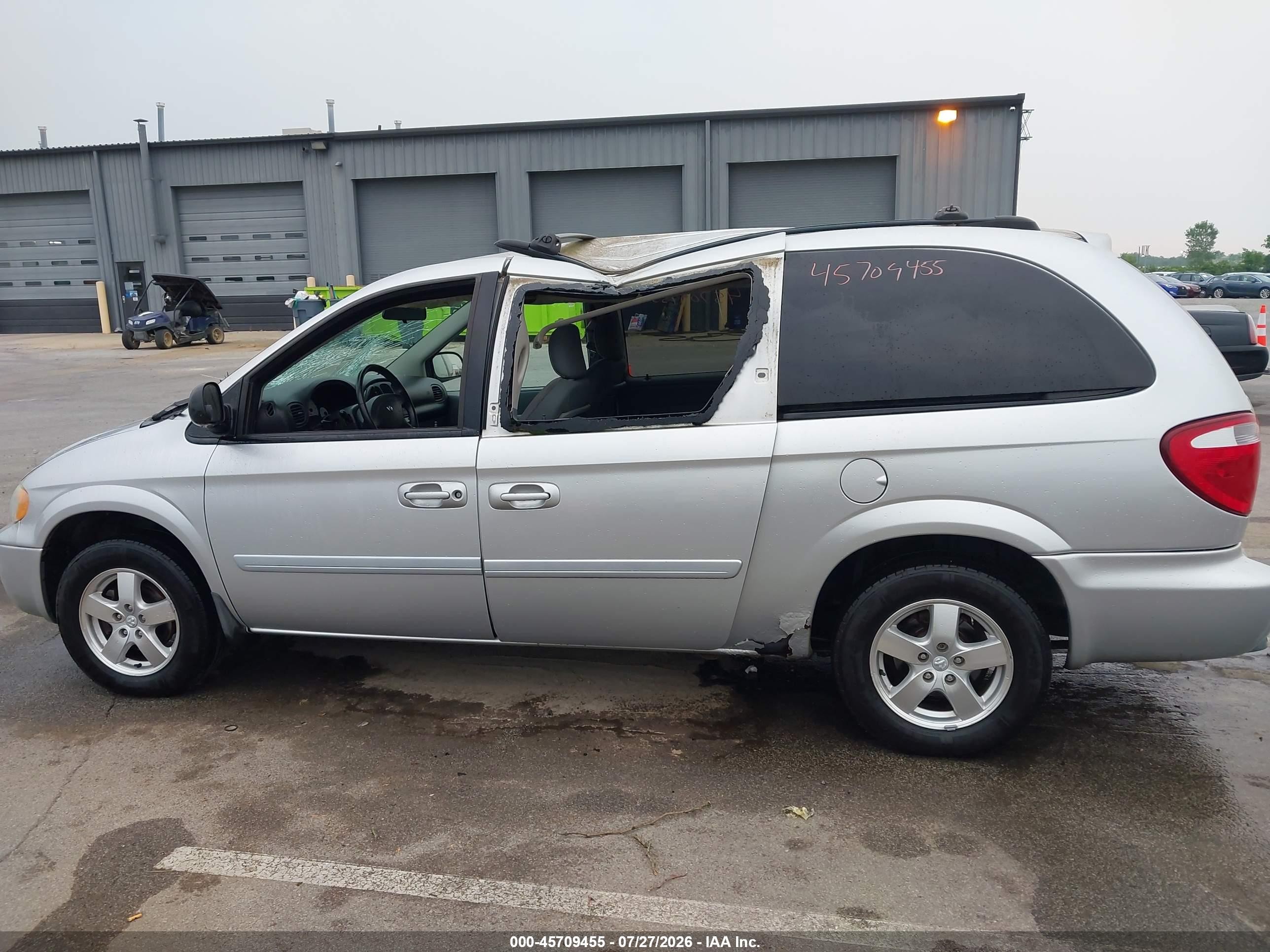 2005 Dodge Grand Caravan Sxt Silver vin: 2D8GP44L05R473269