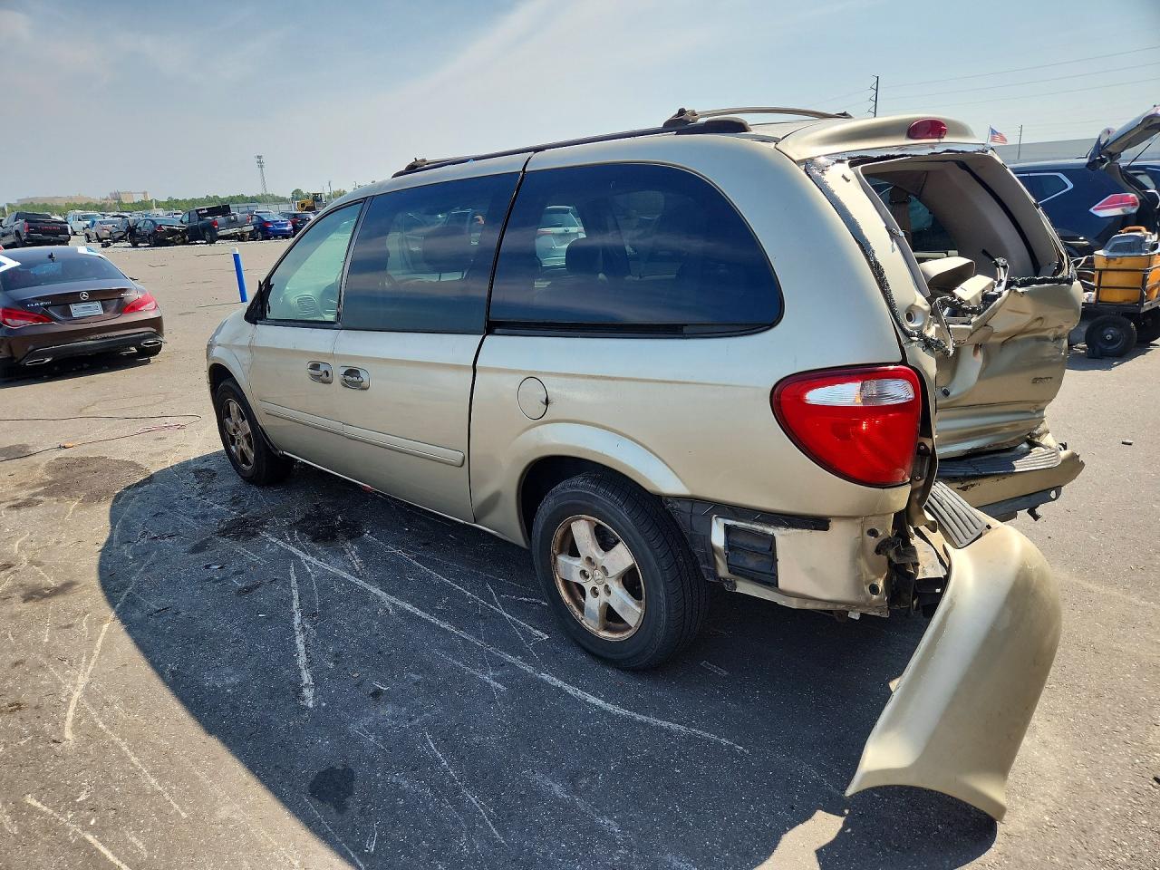 2005 Dodge Grand Caravan Sxt Gold vin: 2D8GP44L25R258797