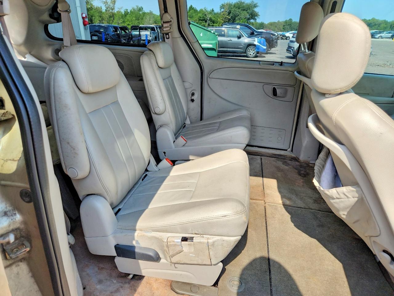 2005 Dodge Grand Caravan Sxt Gold vin: 2D8GP44L25R258797